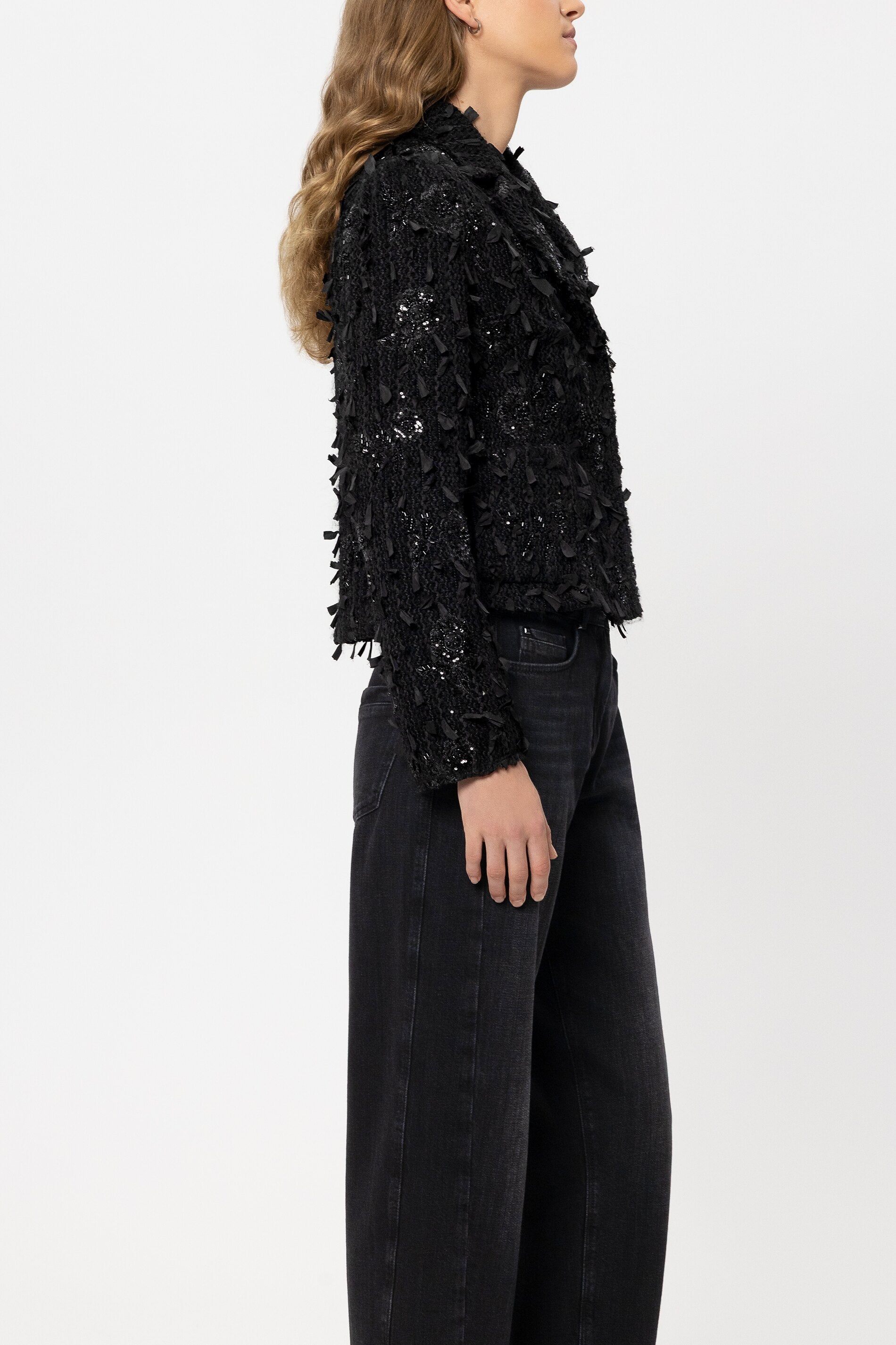 Tweed-Blazer mit Perlen - black - Standard | Model Seite