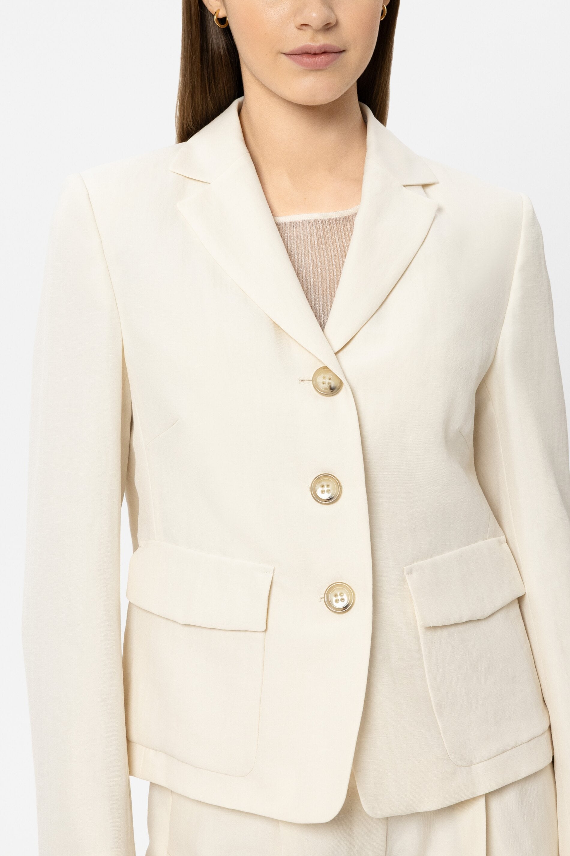 Blazer aus Leinen-Mix - milk - Standard | Model Detail