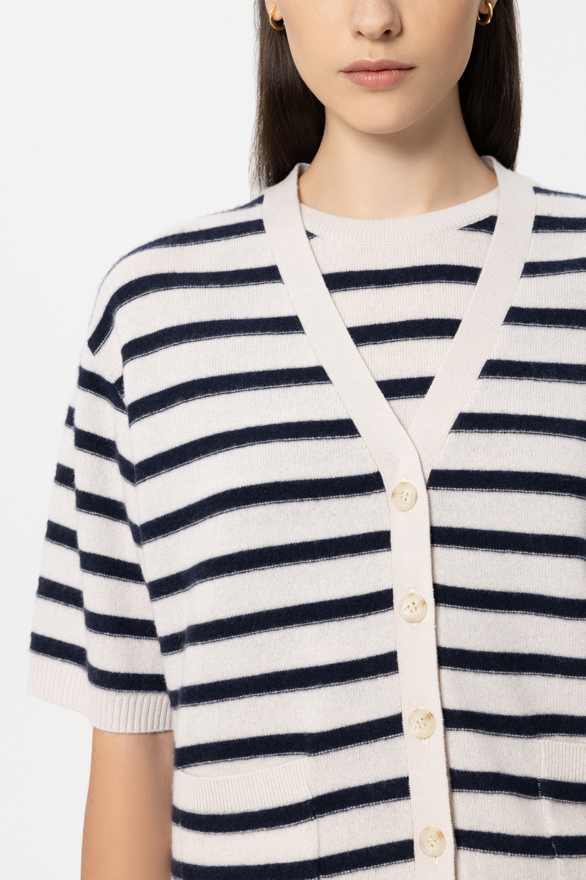 Cardigan aus Kaschmir-Mix - navy blue / cream - Standard | Model Detail
