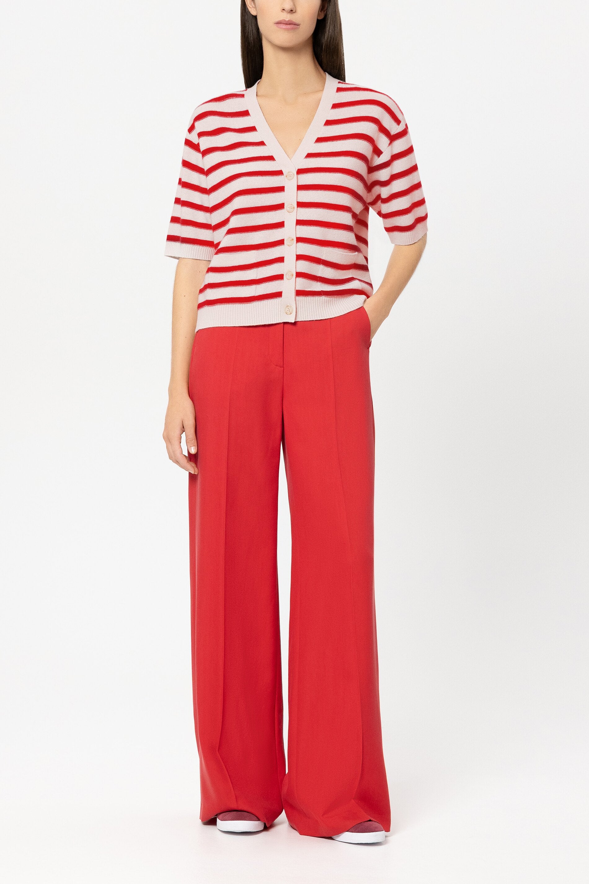 Cardigan aus Kaschmir-Mix - cherry red / cream - Standard | Model Front