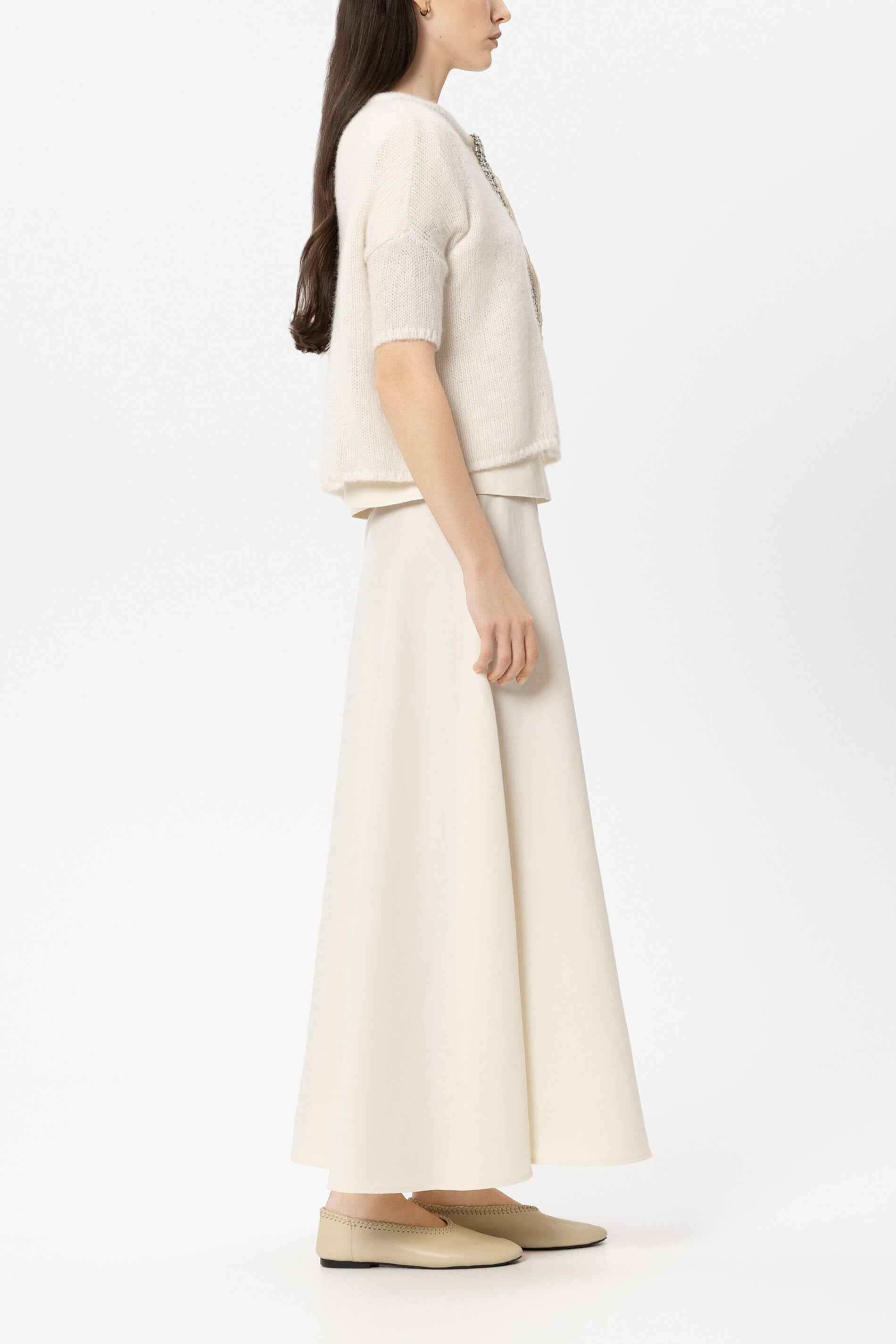 Cardigan aus Alpaka-Mix - milk - mit Stickerei / Straß | Model Seite