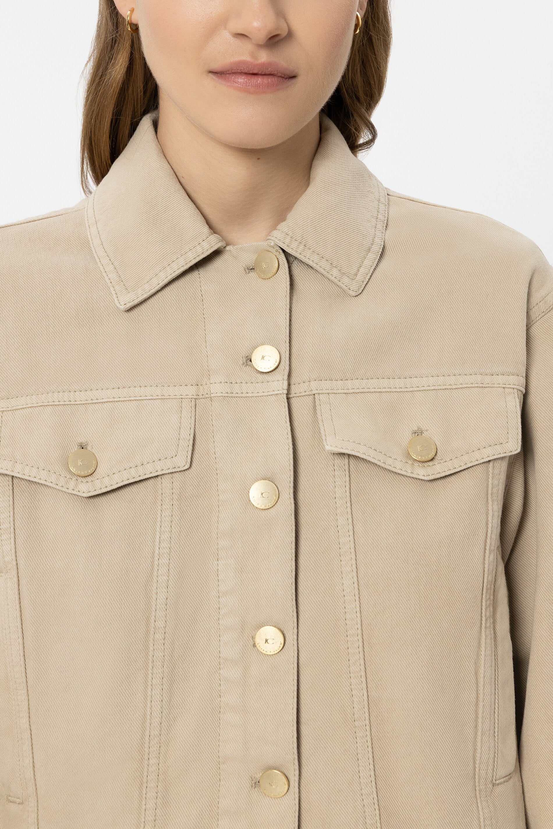 Denimjacke mit Raw-Saum - sand - Standard | Model Detail