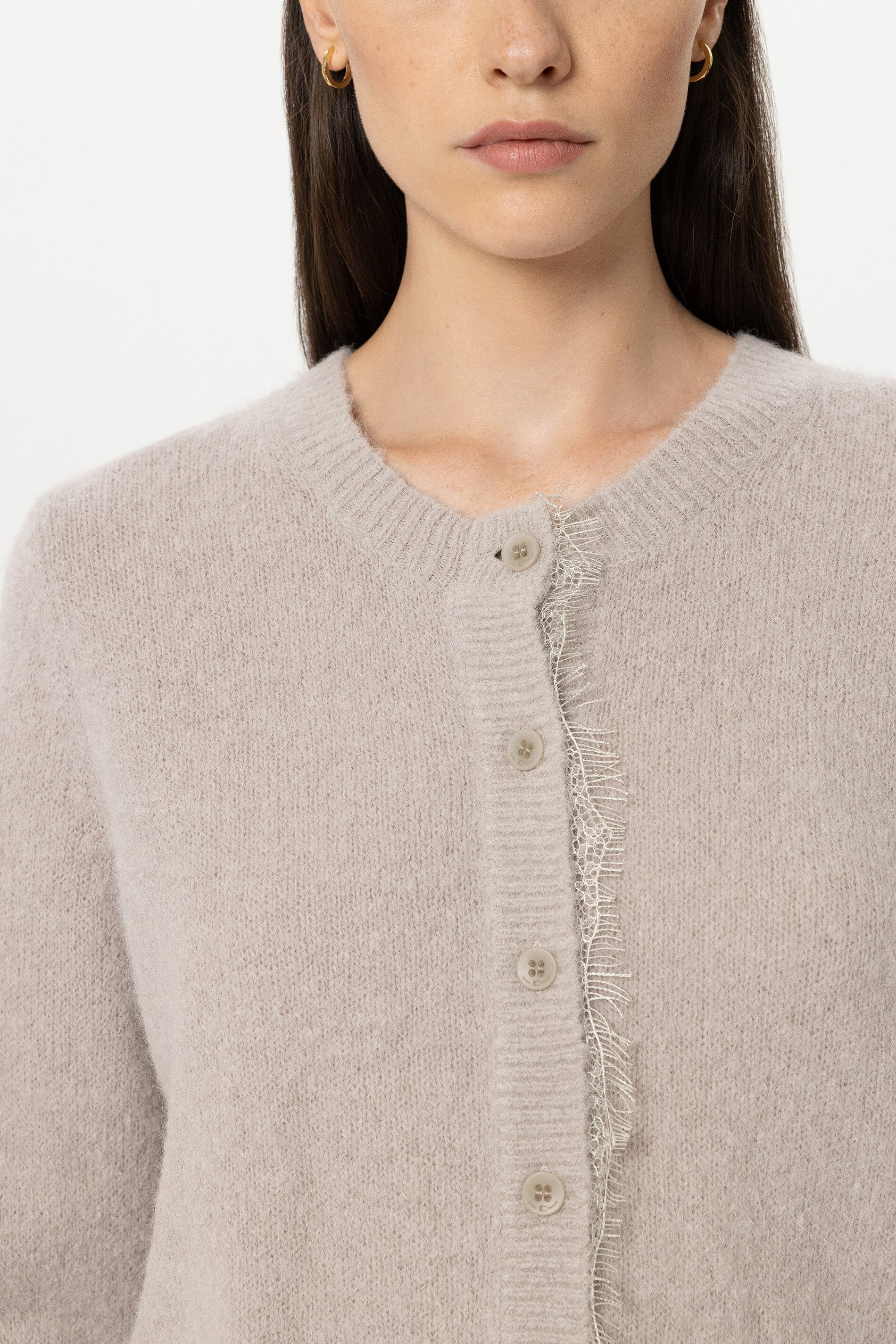Cardigan mit Spitzendetail - pearl - Standard | Model Detail
