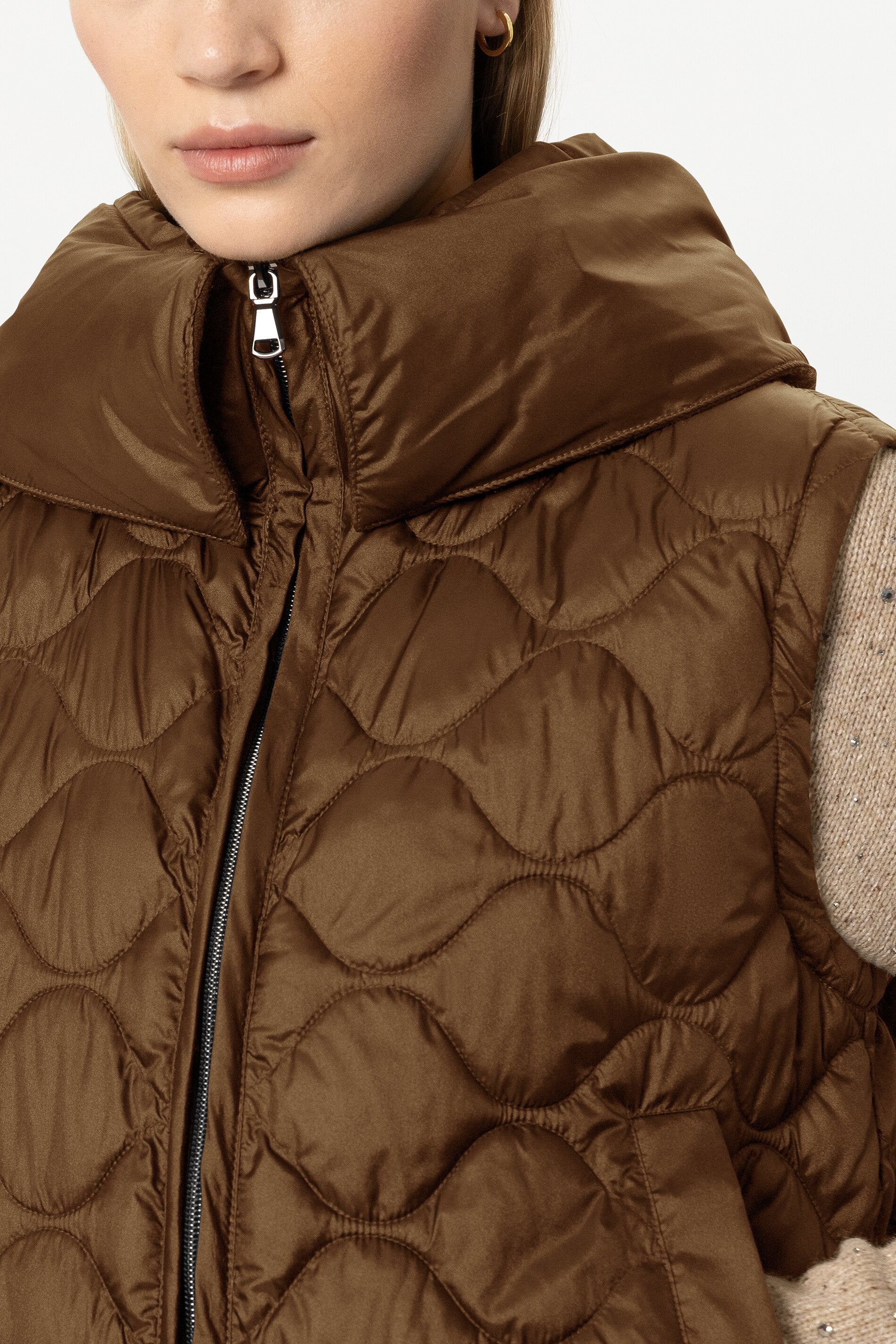 Daunen-Outdoorweste - caramel - Standard | Model Detail