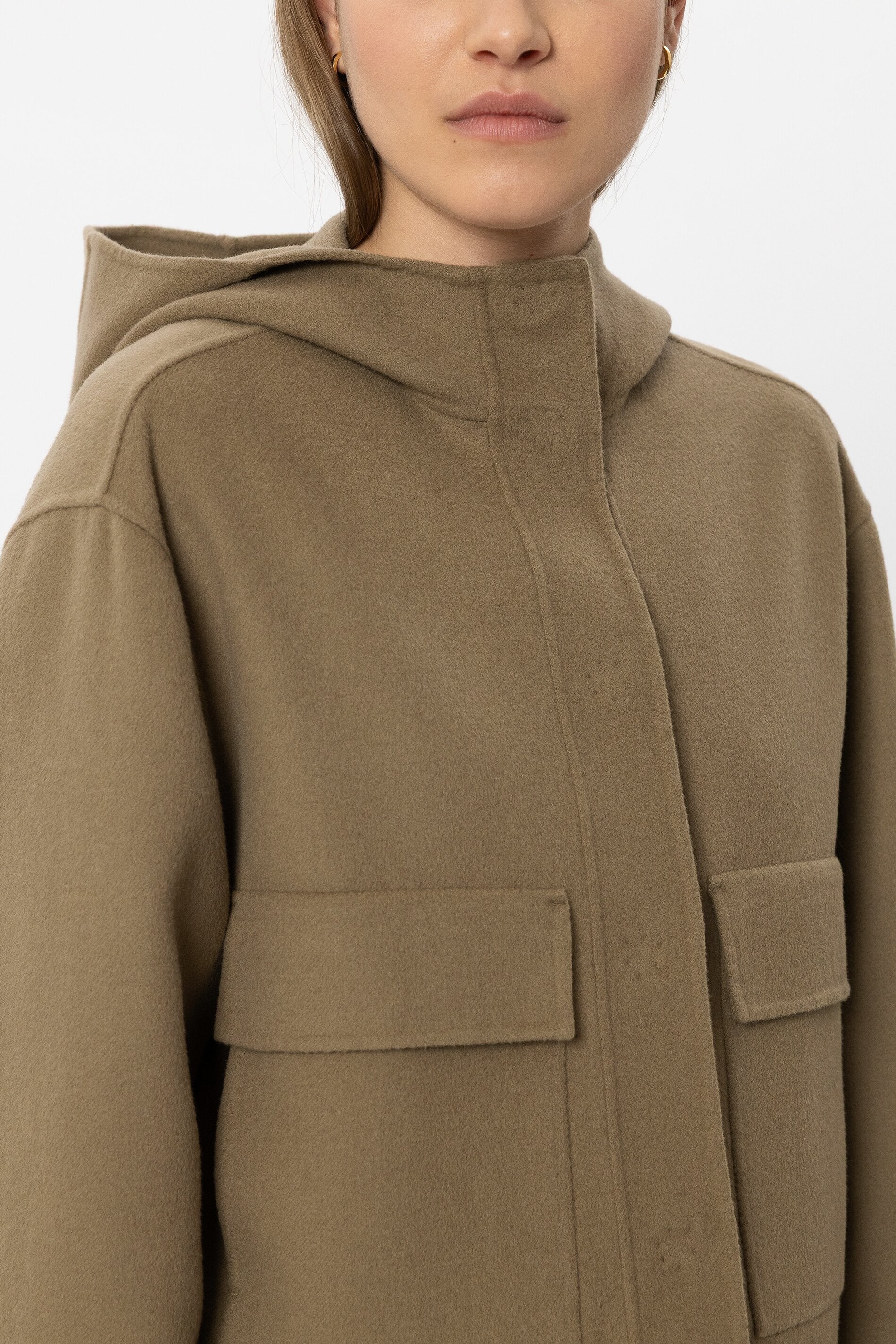 Doubleface-Jacke mit Kapuze - salbei - Standard | Model Detail