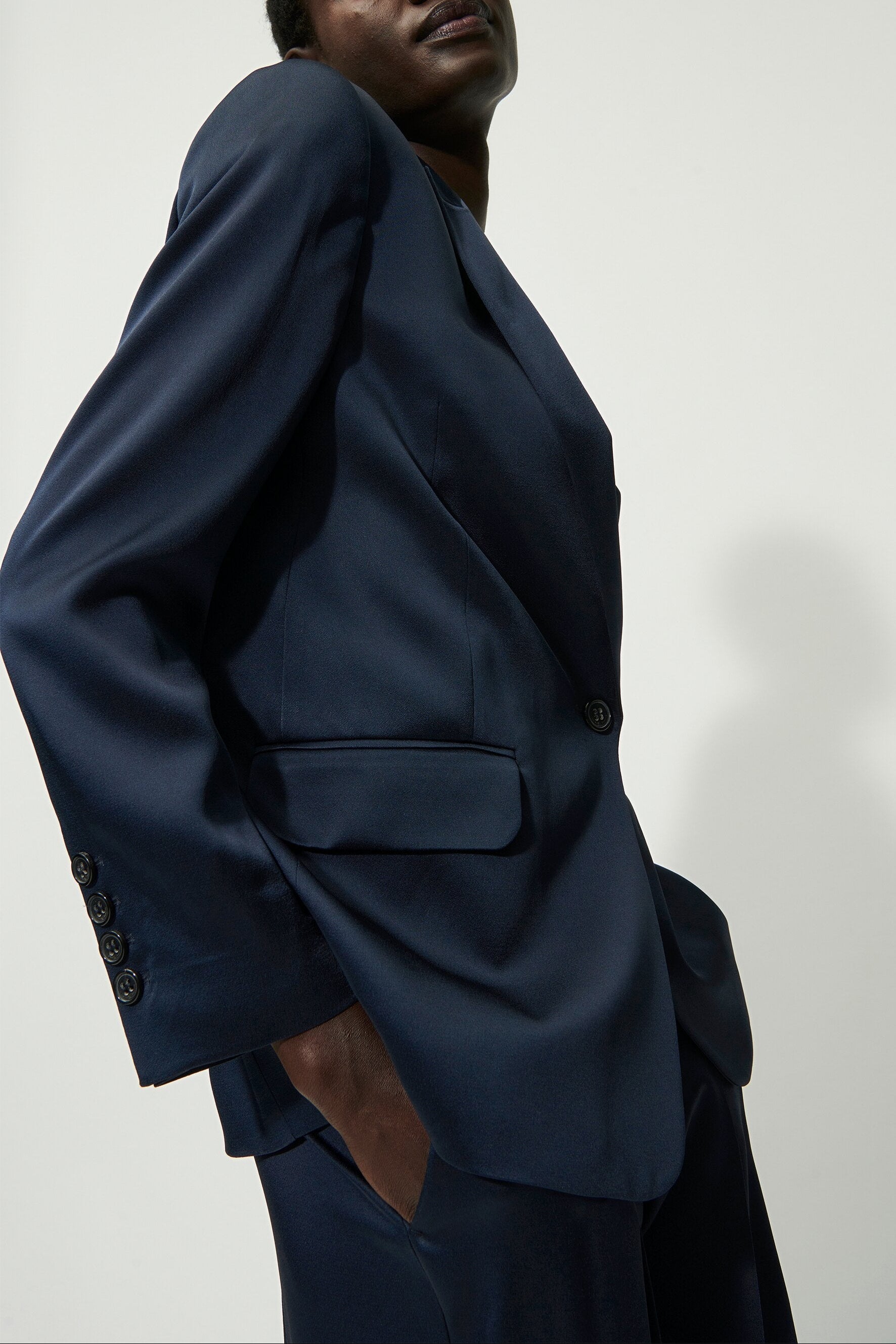 Satin-Ein-Knopf-Blazer - petrol blue - Standard | Model Seite