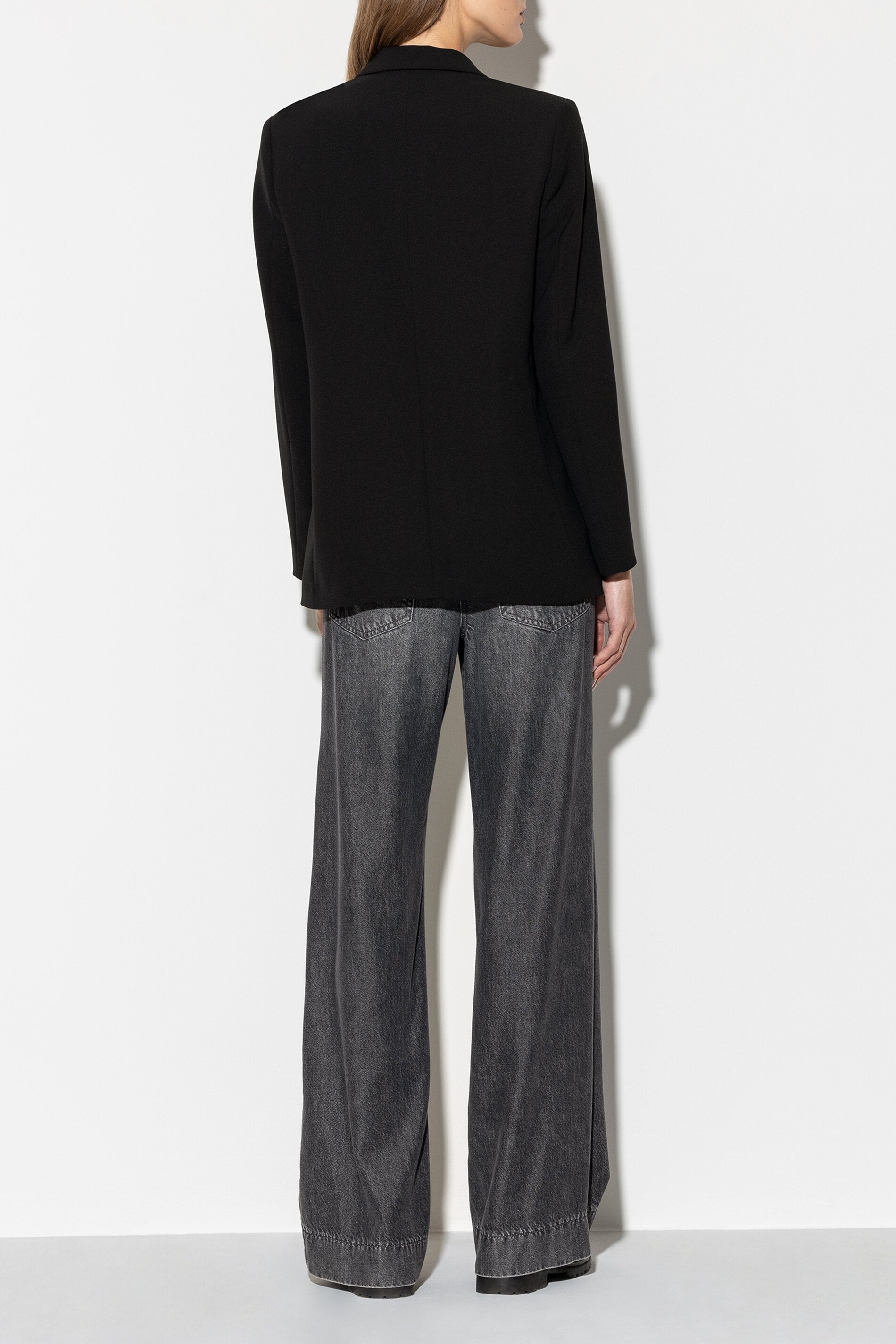 Einknopf-Blazer - deep black - Standard | Model Rück