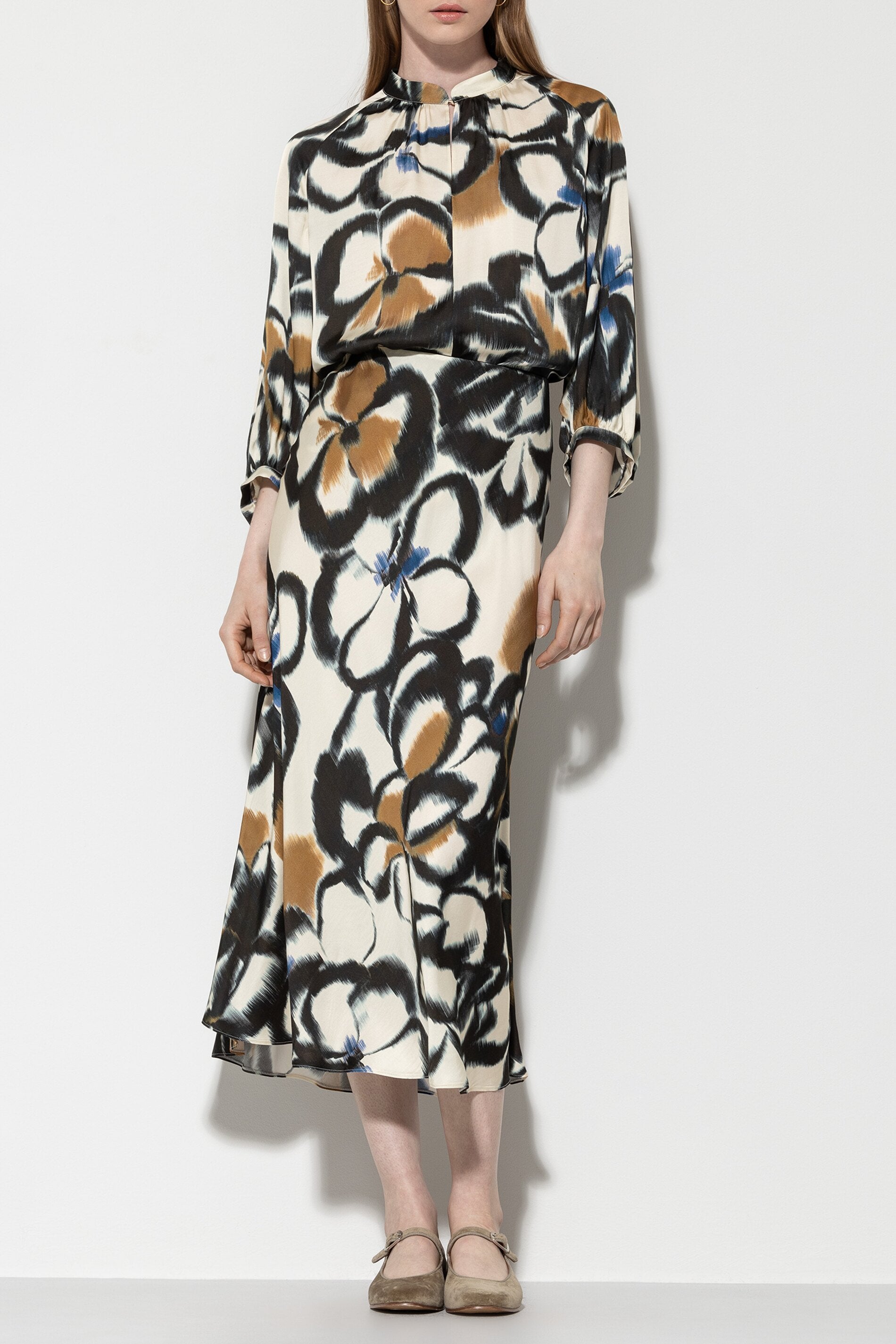 Satin-Rock mit Flower-Print - multi - Standard | Model Front