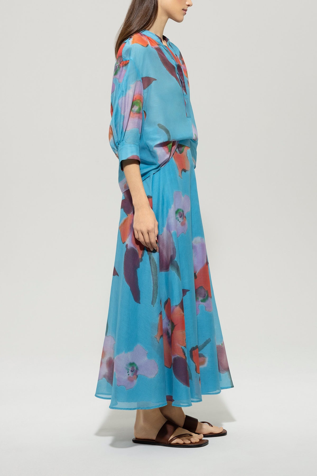 Bahnenrock mit Hibiskus-Print - multi - Standard | Model Seite