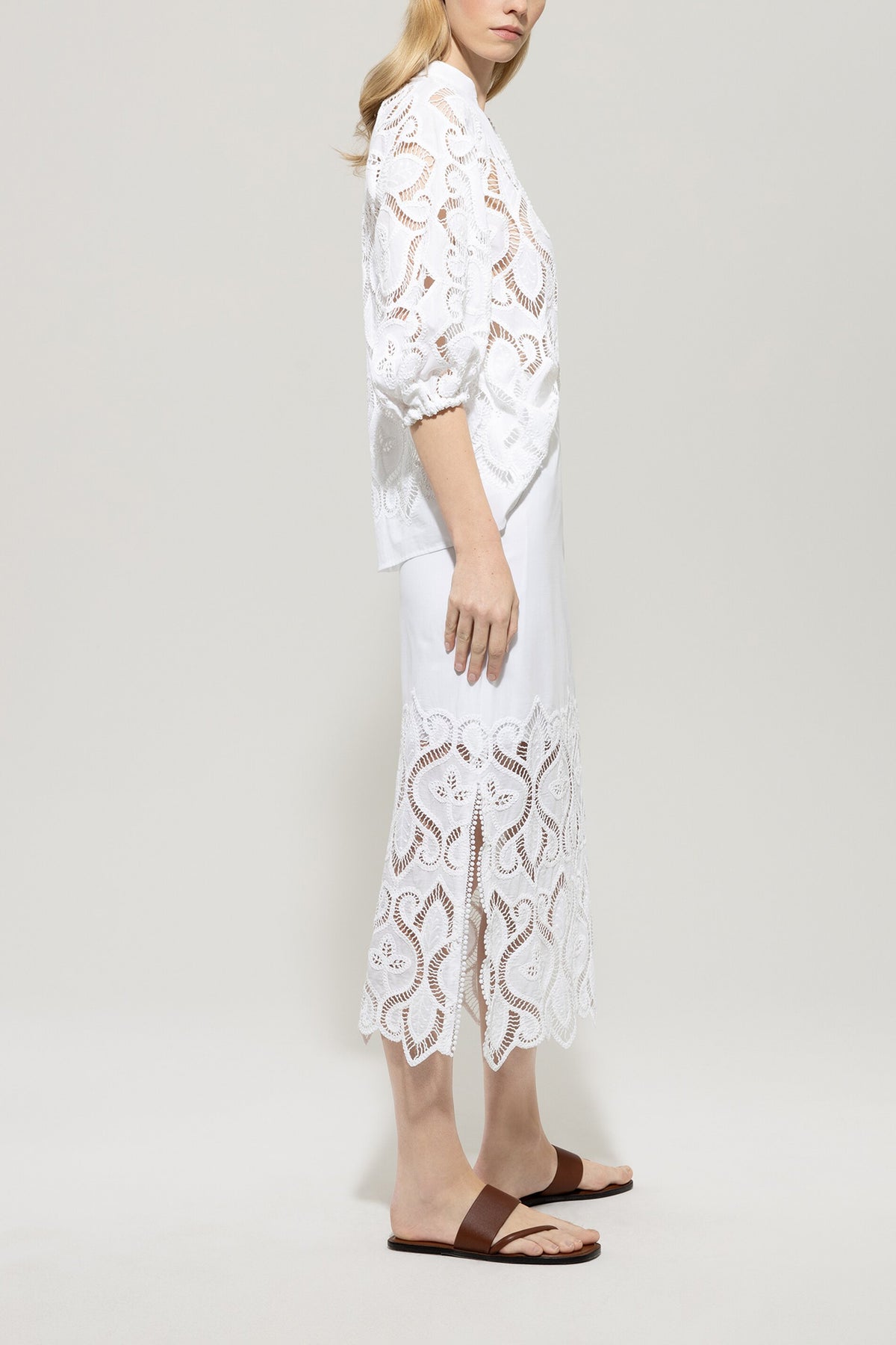 Maxirock mit Lochstickerei - bleached white - Standard | Model Seite