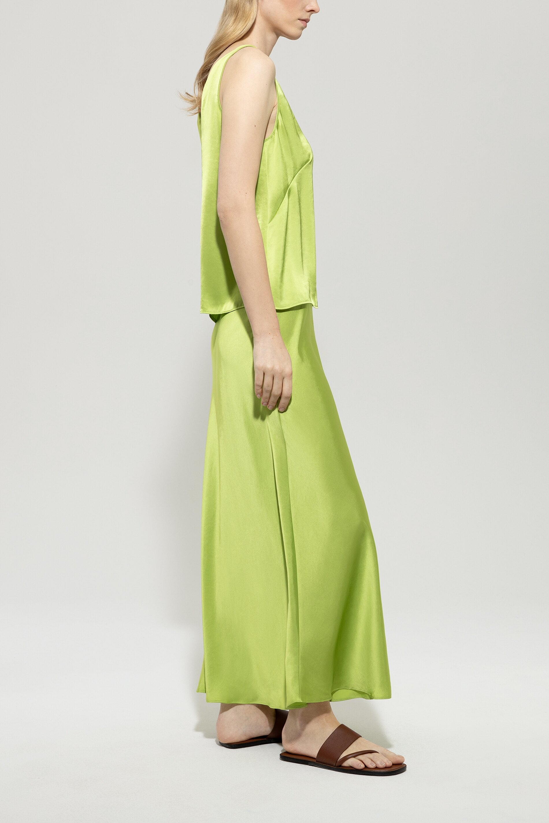 Rock aus Techno-Seide - pea green - Standard | Model Seite