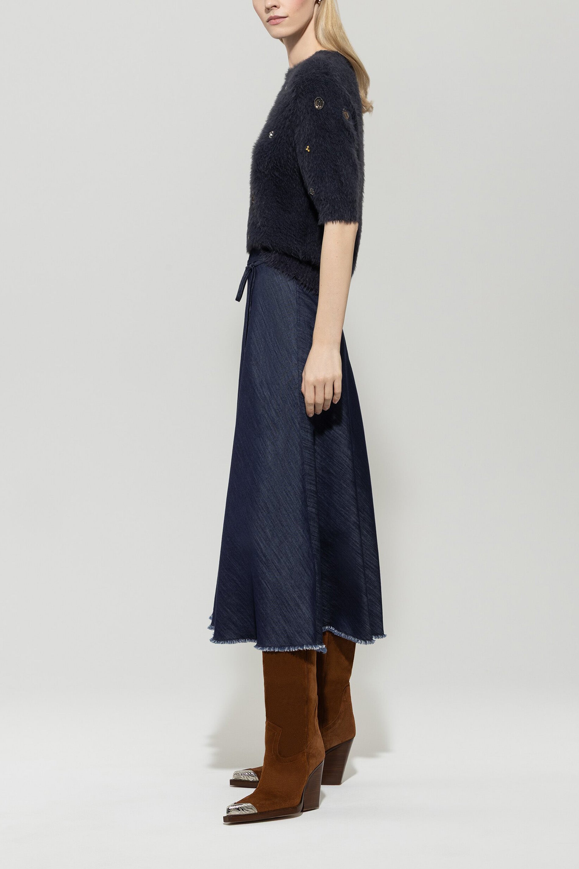 Denimrock mit Bindeband - denim blue - Standard | Model Seite