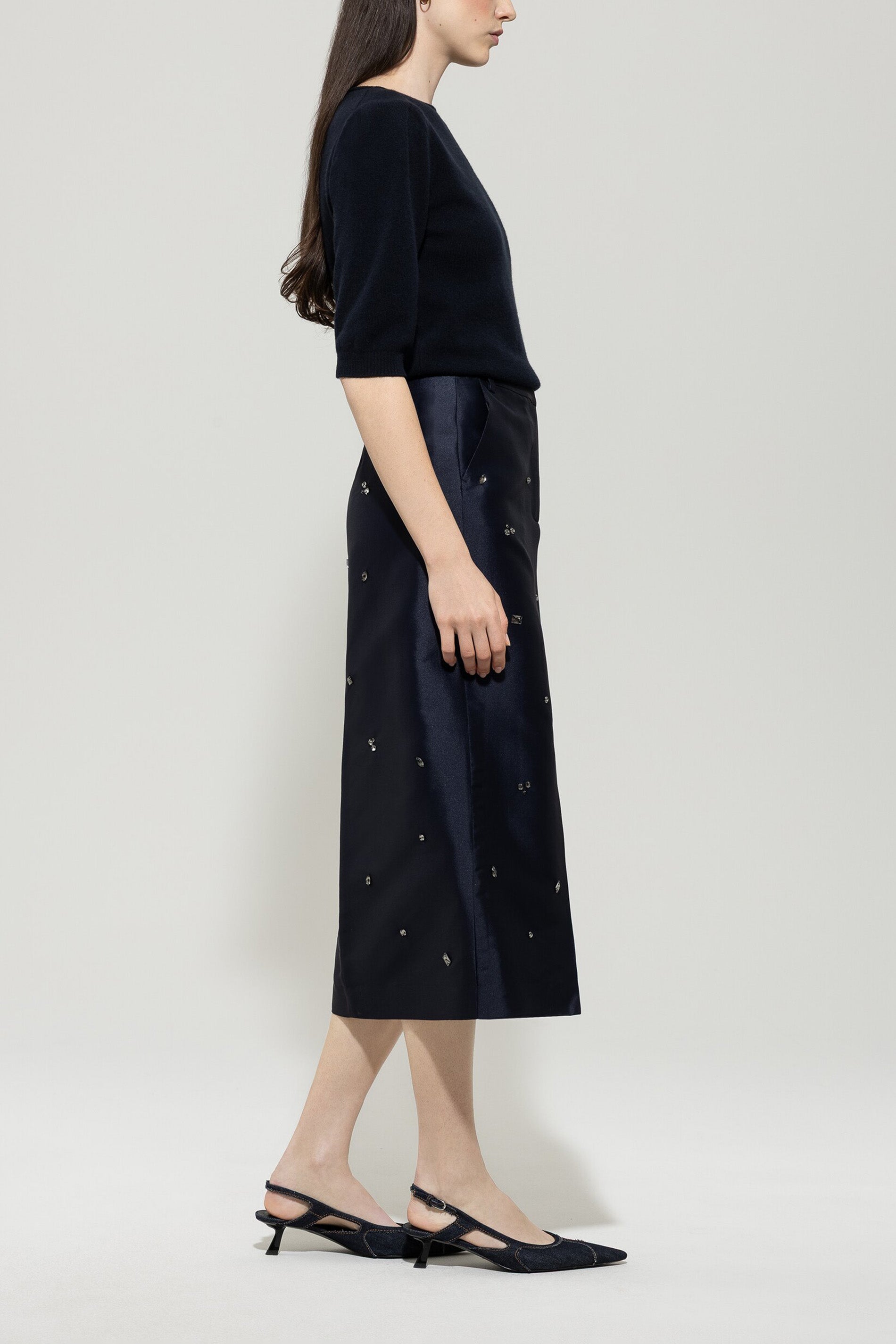 Taft-Rock - dark blue - mit Stickerei / Straß | Model Seite