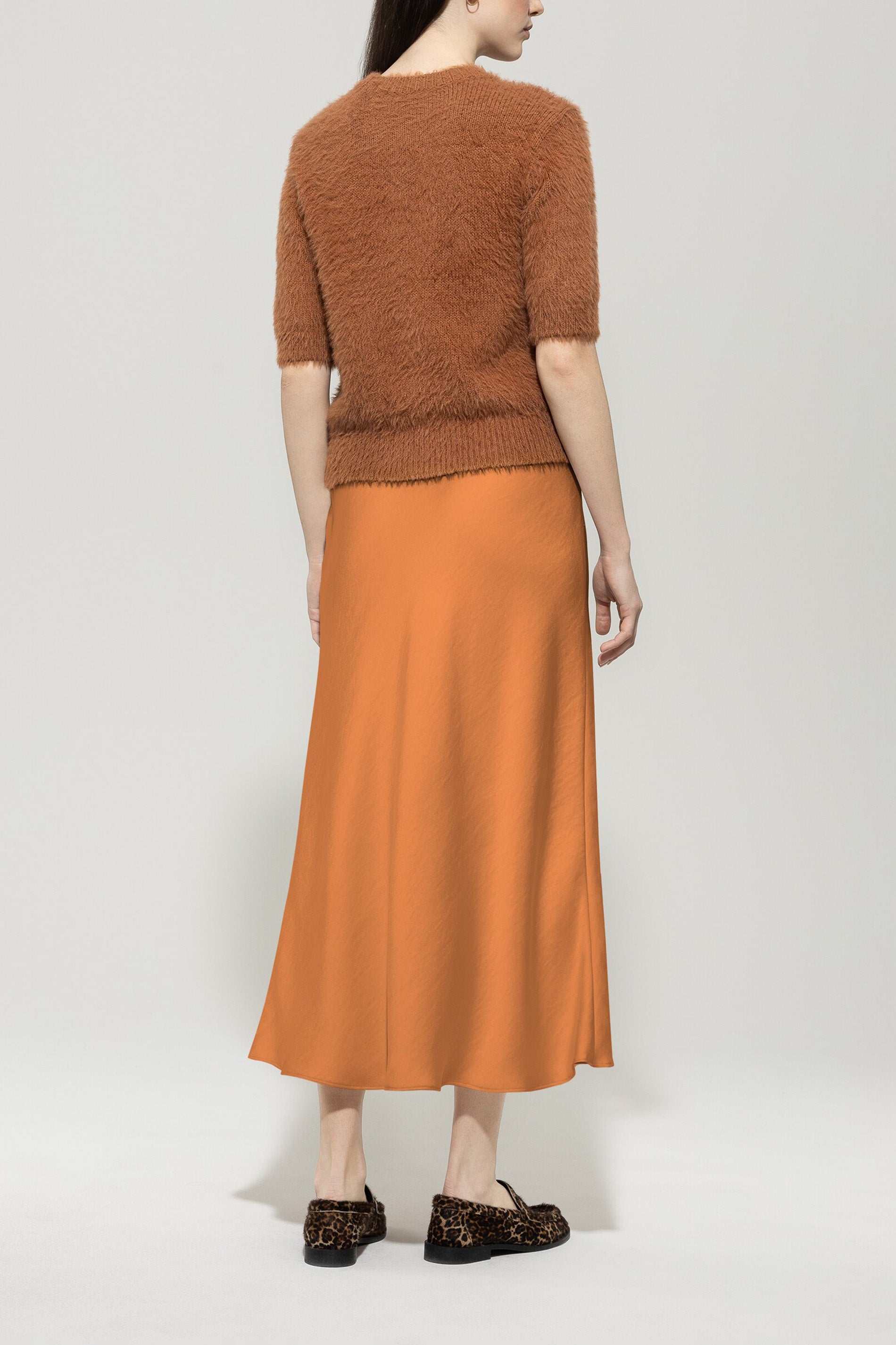 Satin-Rock - cinnamon - Standard | Model Rück