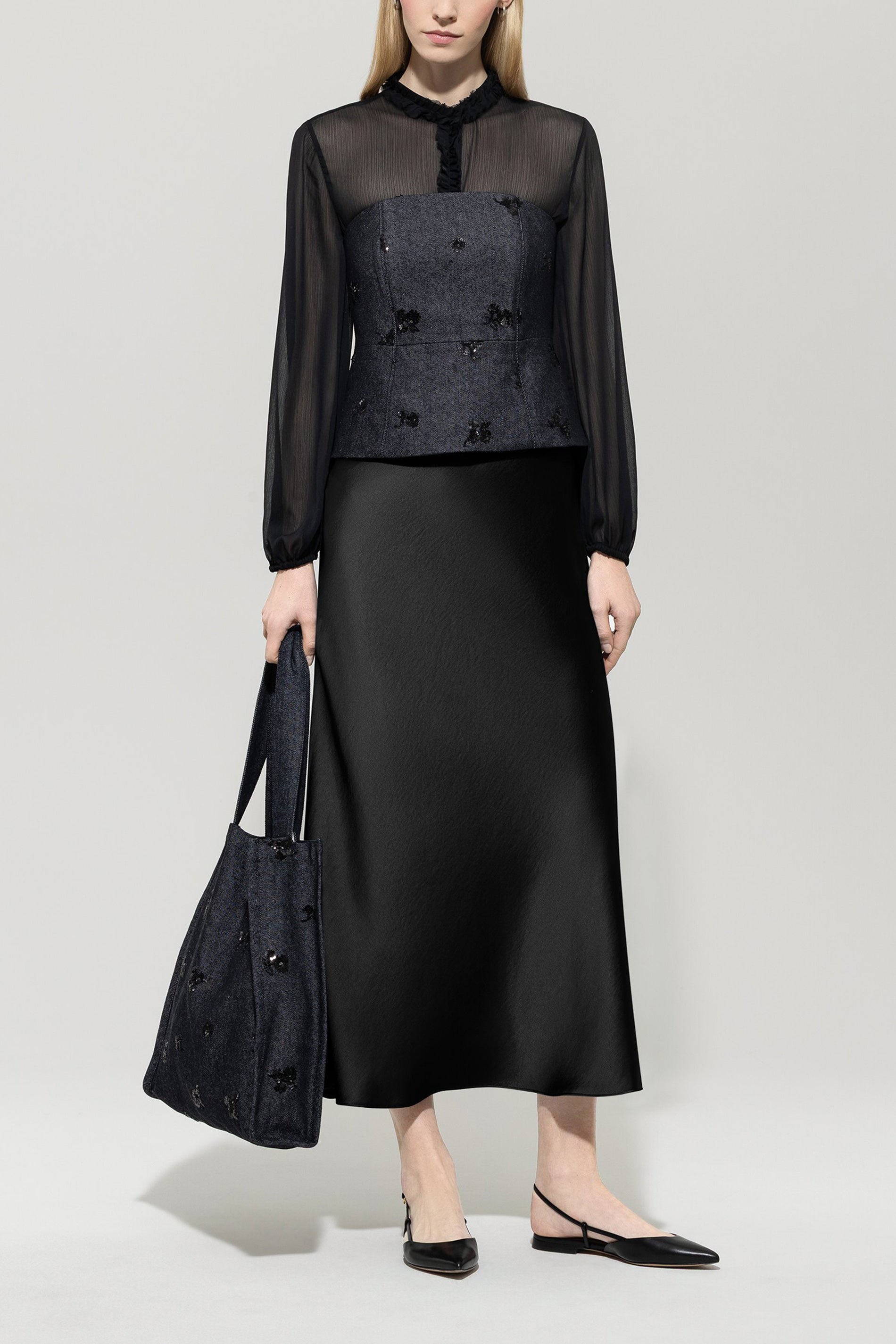 Maxi-Rock in Seiden-Optik - deep black - Standard | Model Front