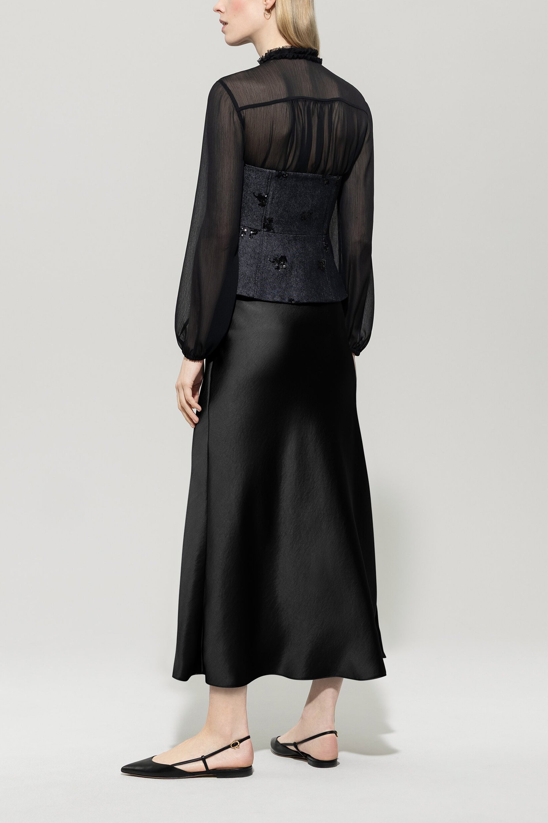 Maxi-Rock in Seiden-Optik - deep black - Standard | Model Rück