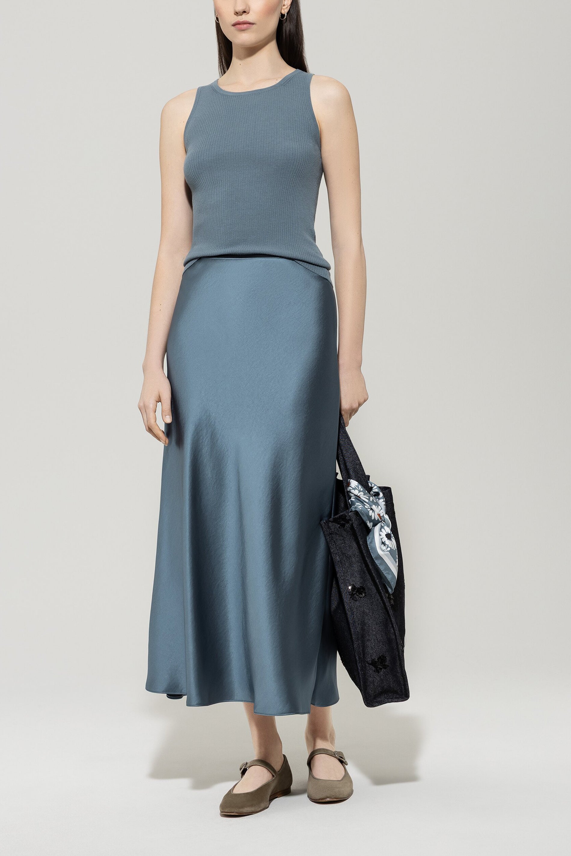 Maxi-Rock in Seiden-Optik - greyish blue - Standard | Model Front