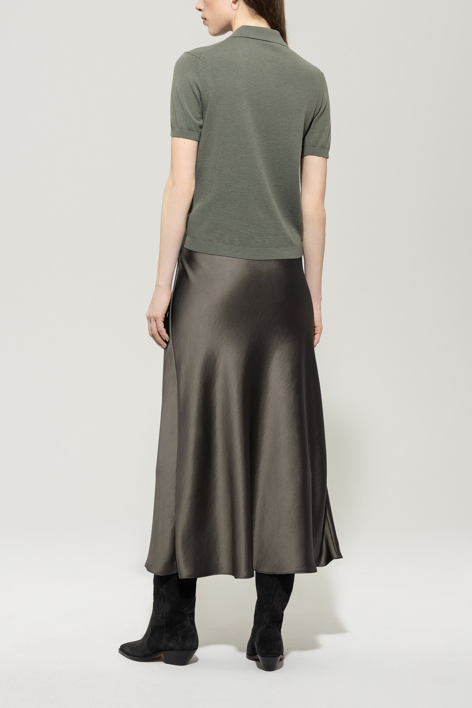 Maxi-Rock in Seiden-Optik - cool khaki - Standard | Model Rück