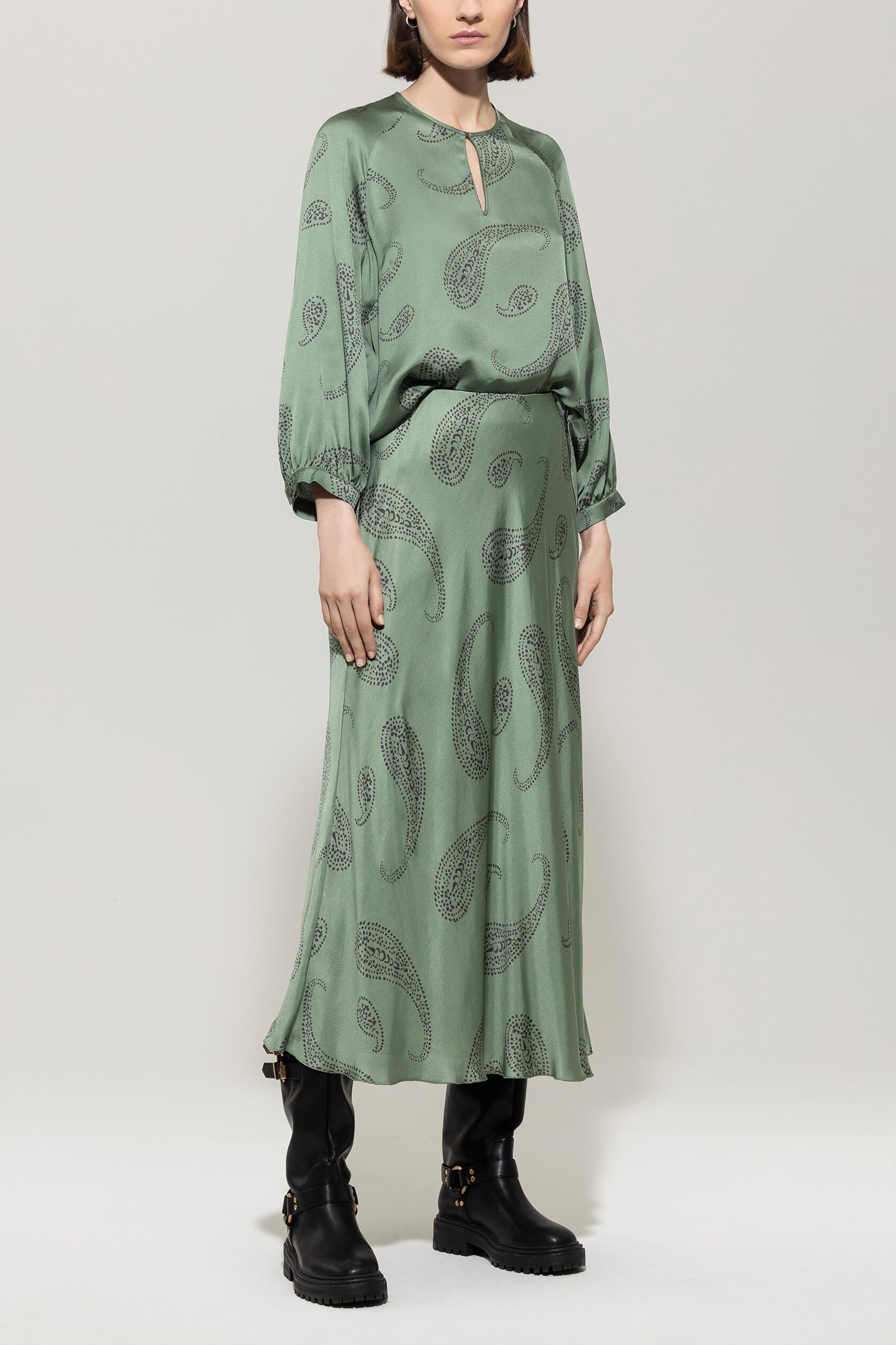 Rock mit Paisley-Print - salbei - Standard | Model Front