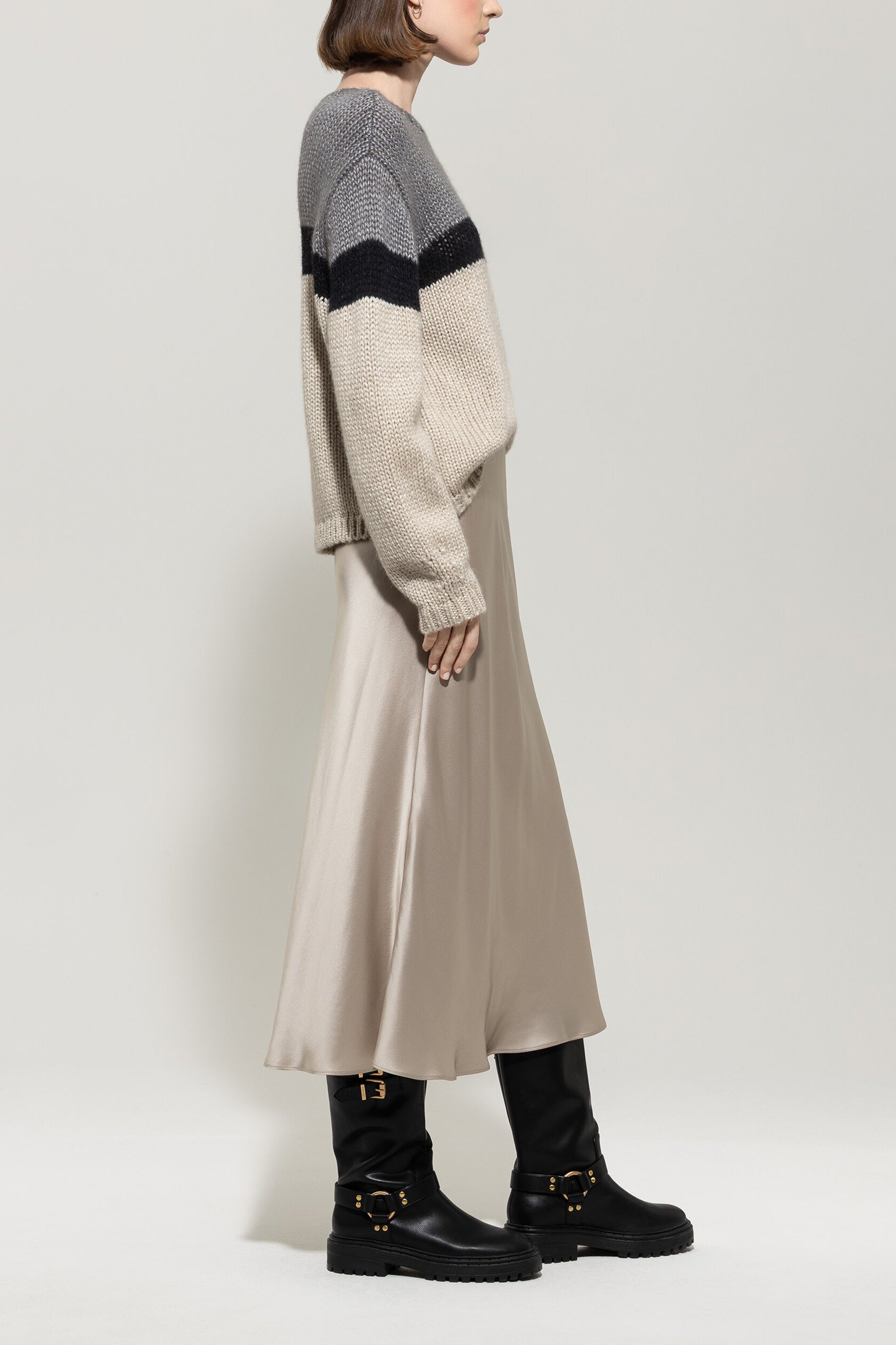 Seidenrock - oyster - Standard | Model Seite