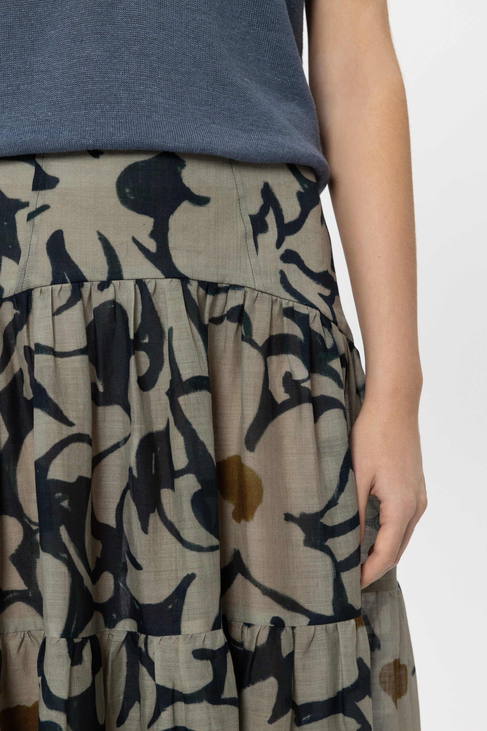 Maxi-Rock mit Flower-Print - tinted blue / multi - Standard | Model Detail