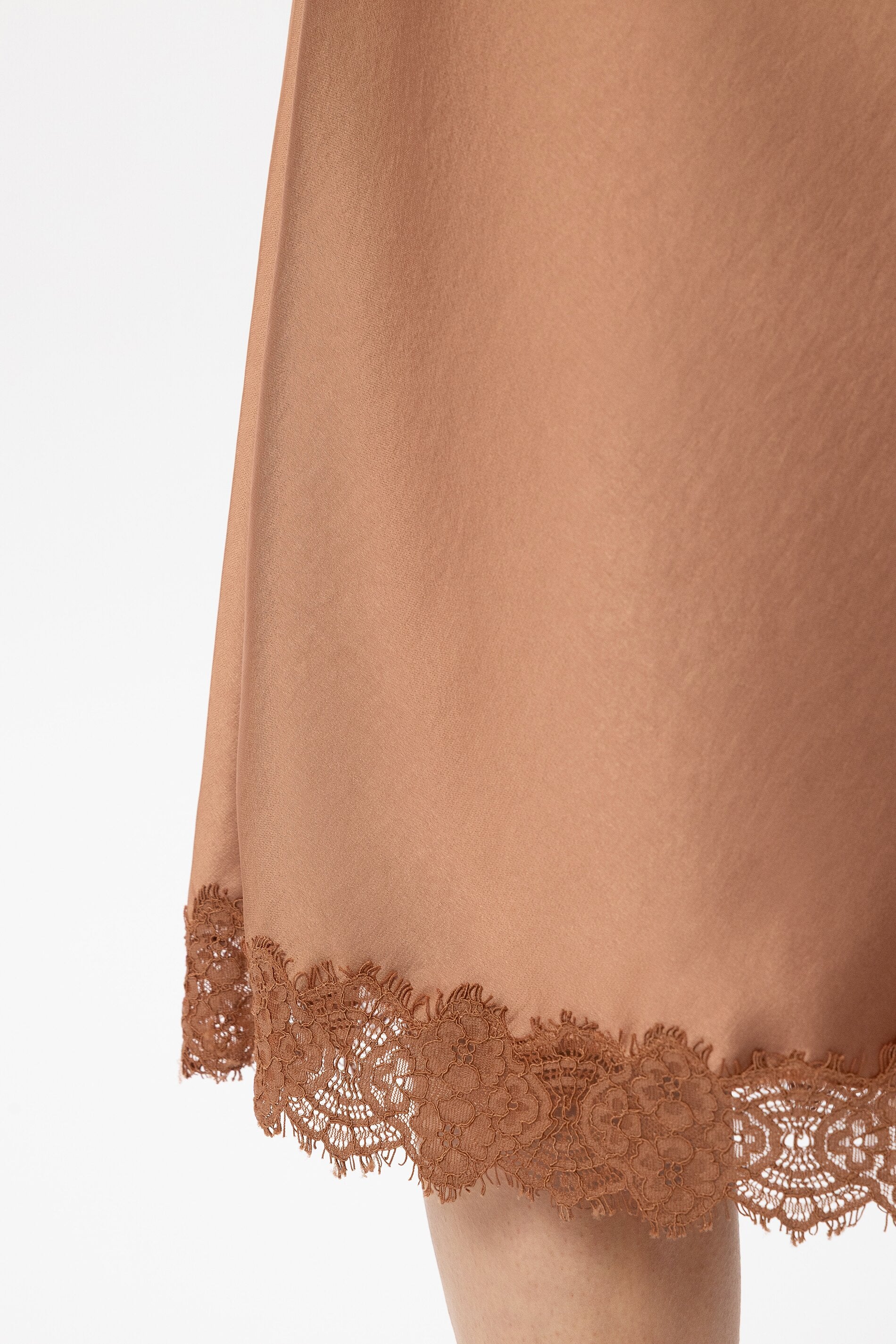 Satin-Rock mit Spitzendetail - brick - Standard | Model Detail