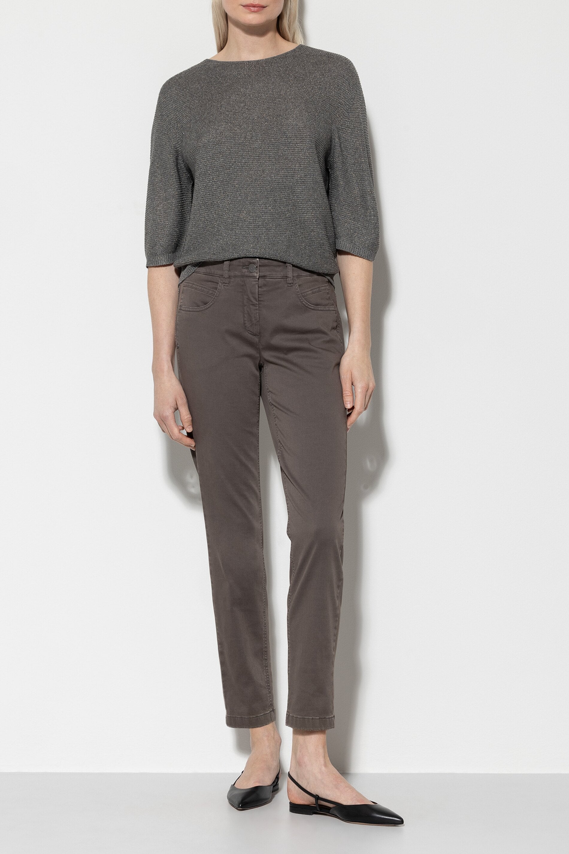 High-Stretch-Colour-Denim - taupe - Standard | Model Front