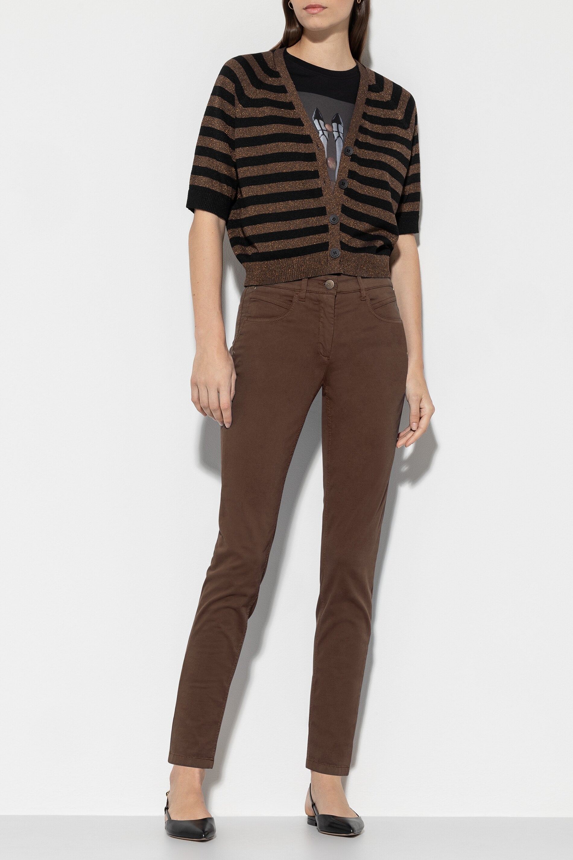 High-Stretch-Colour-Denim - hazelnut - Standard | Model Front