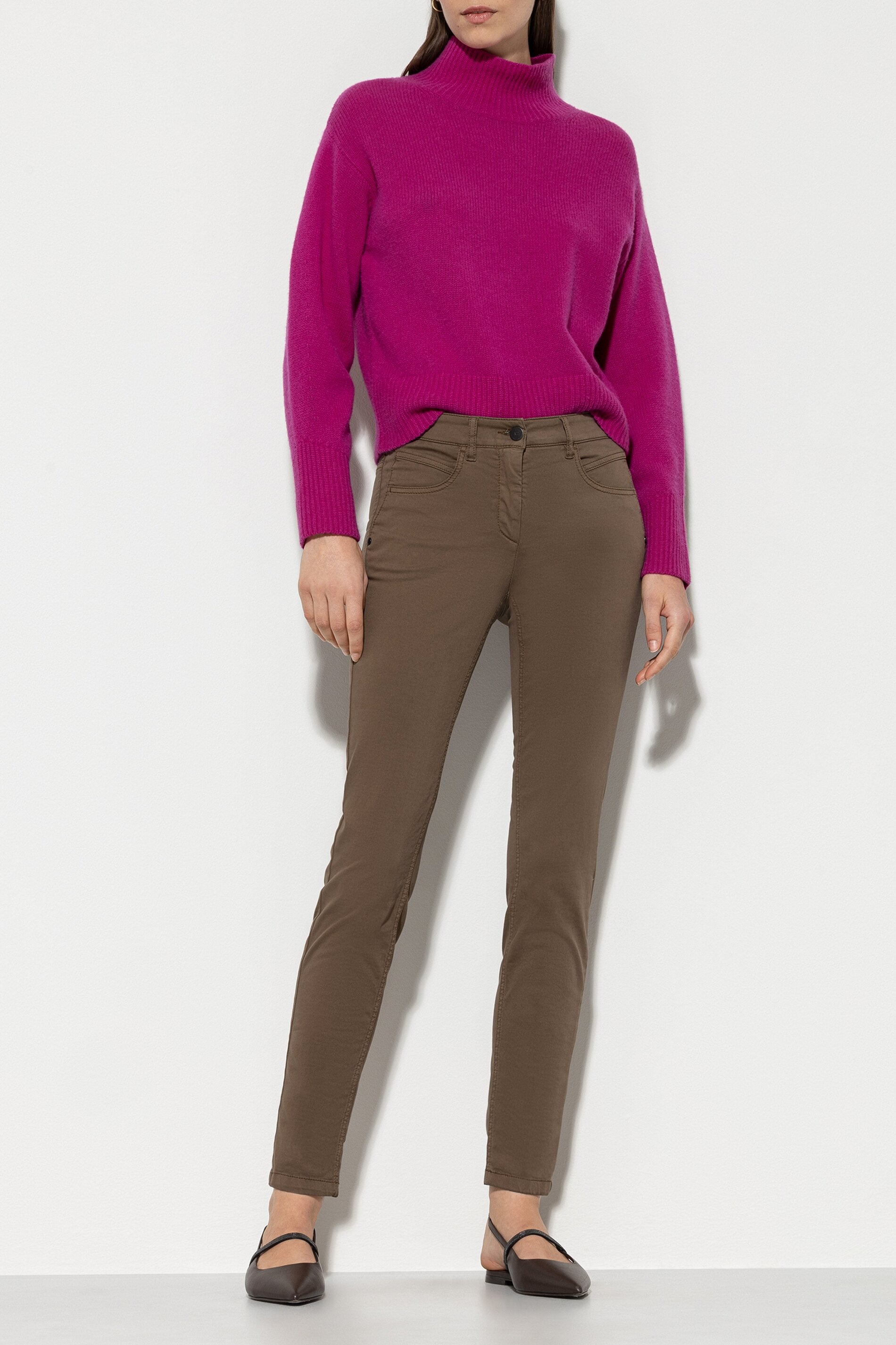 High-Stretch-Colour-Denim - tobacco - Standard | Model Front