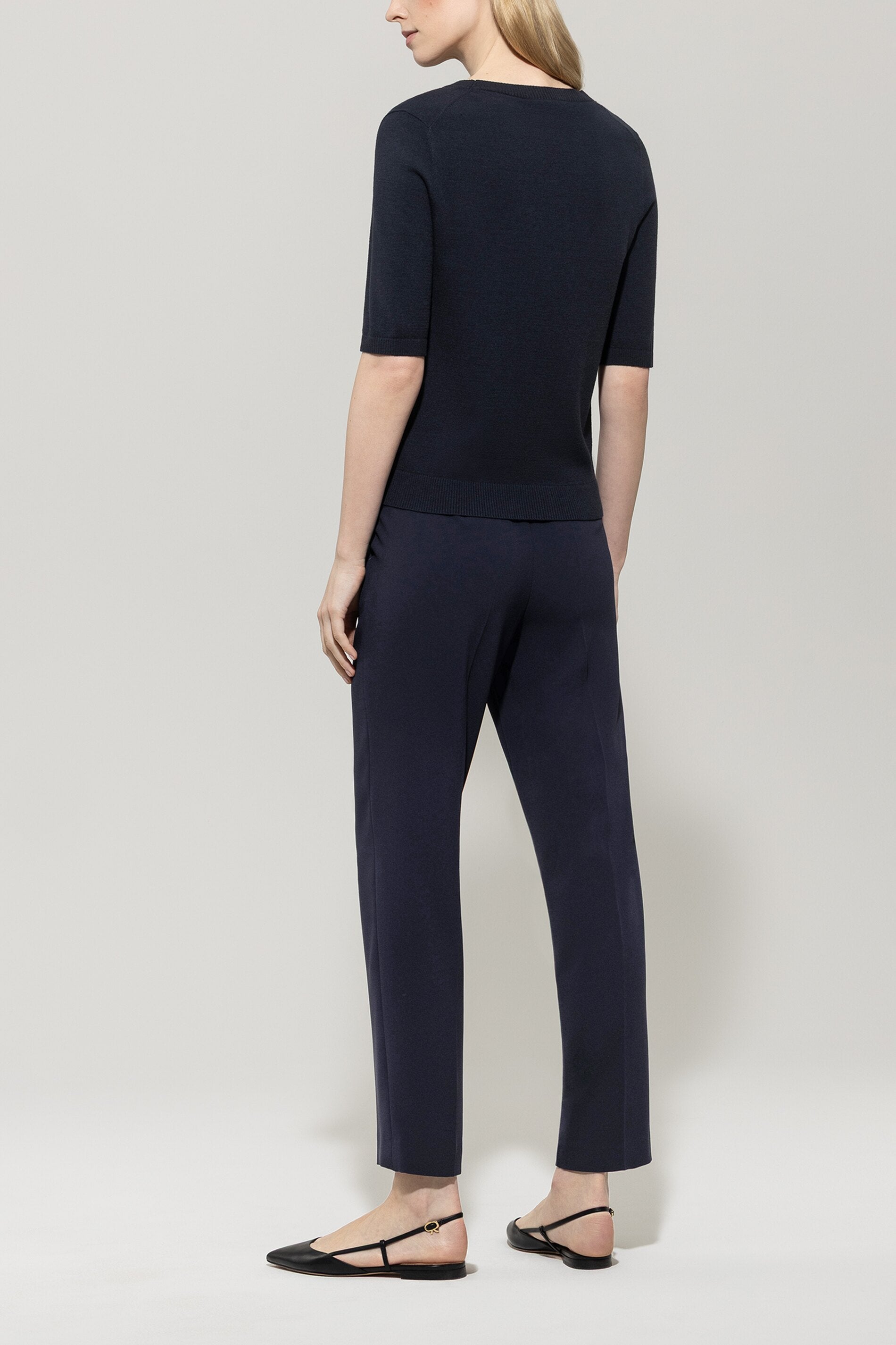 Tapered-Pants aus Techno-Sablé - dark navy - Standard | Model Rück