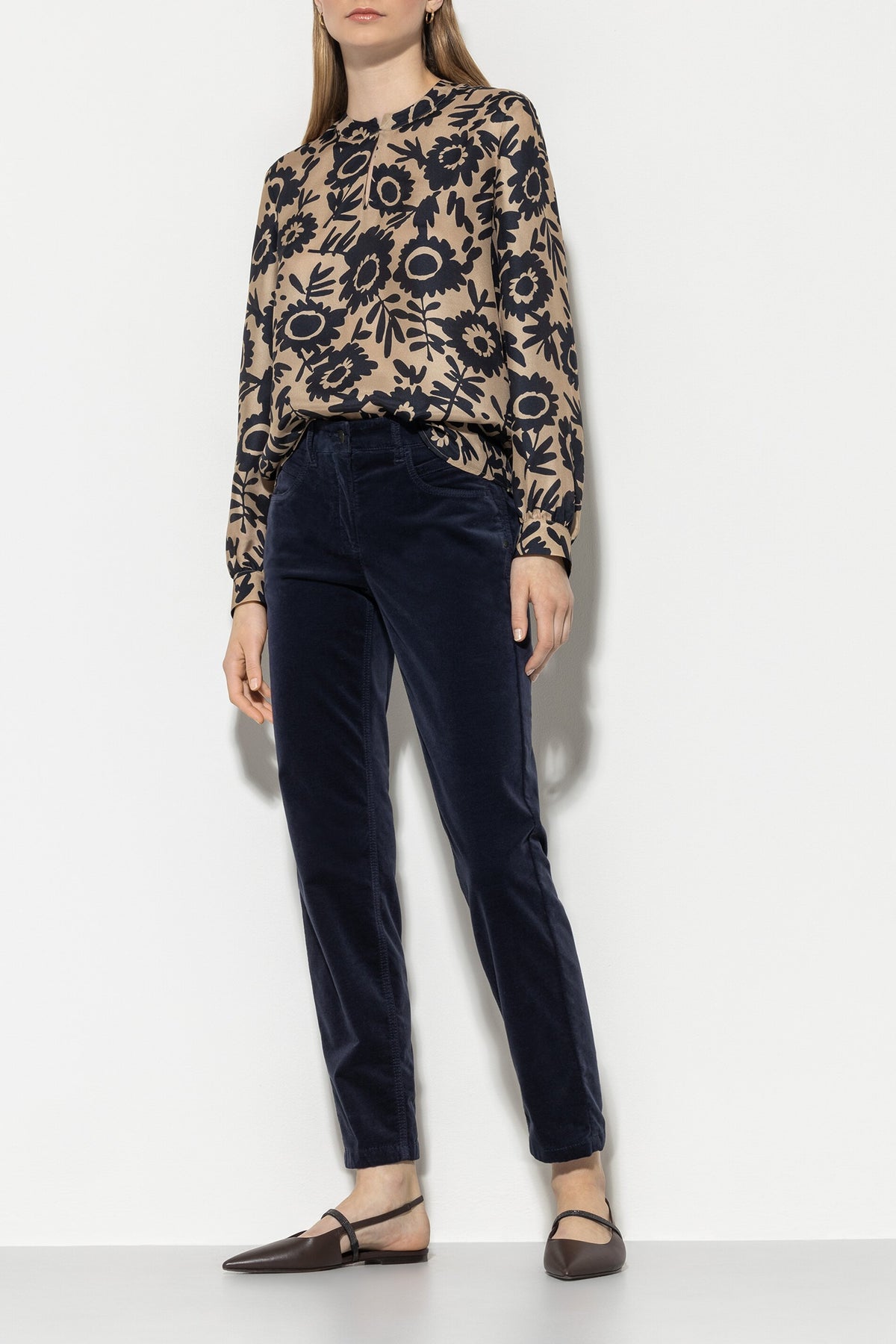 High-Stretch-Velvet-Pants - midnight blue - Standard | Model Front