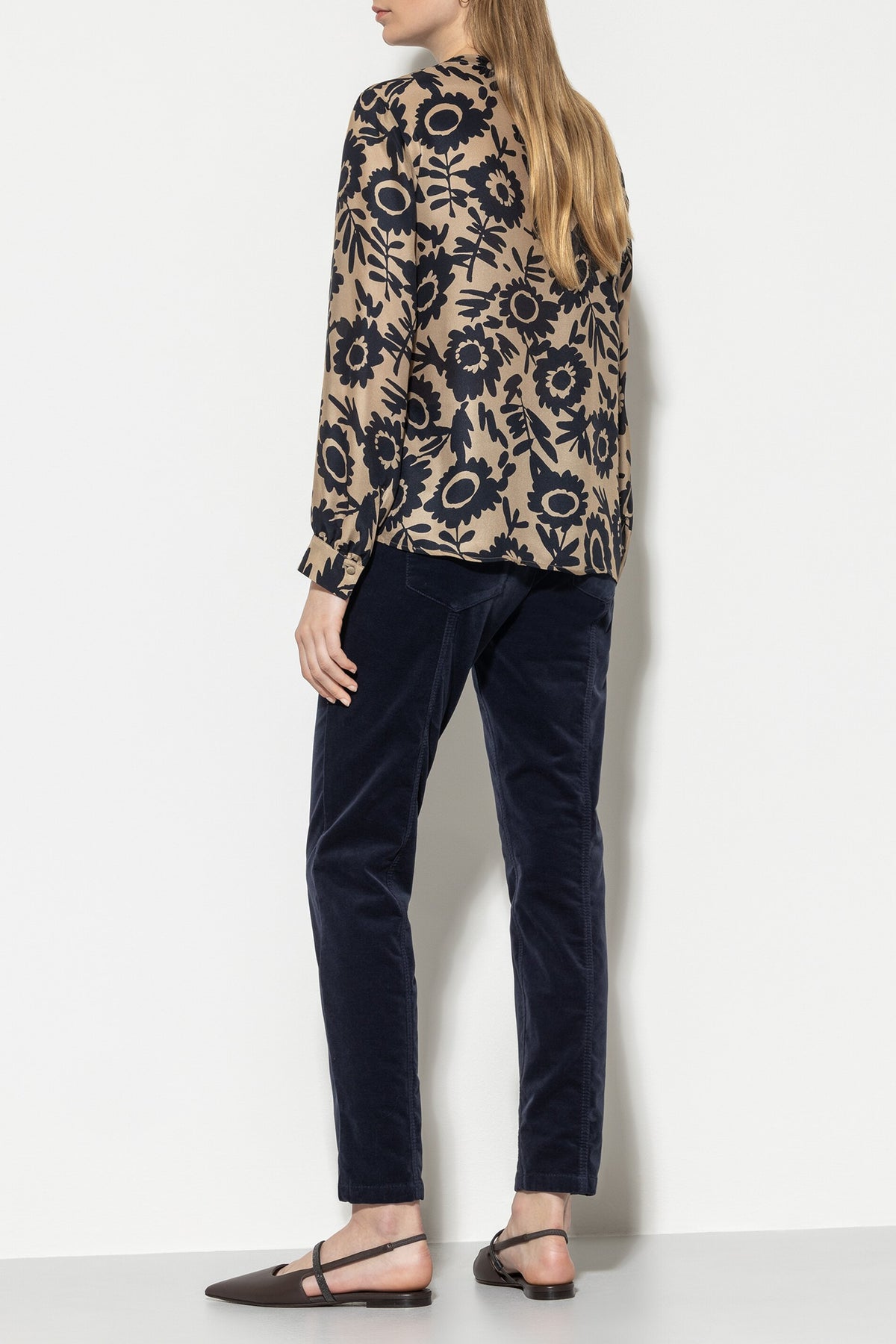 High-Stretch-Velvet-Pants - midnight blue - Standard | Model Rück