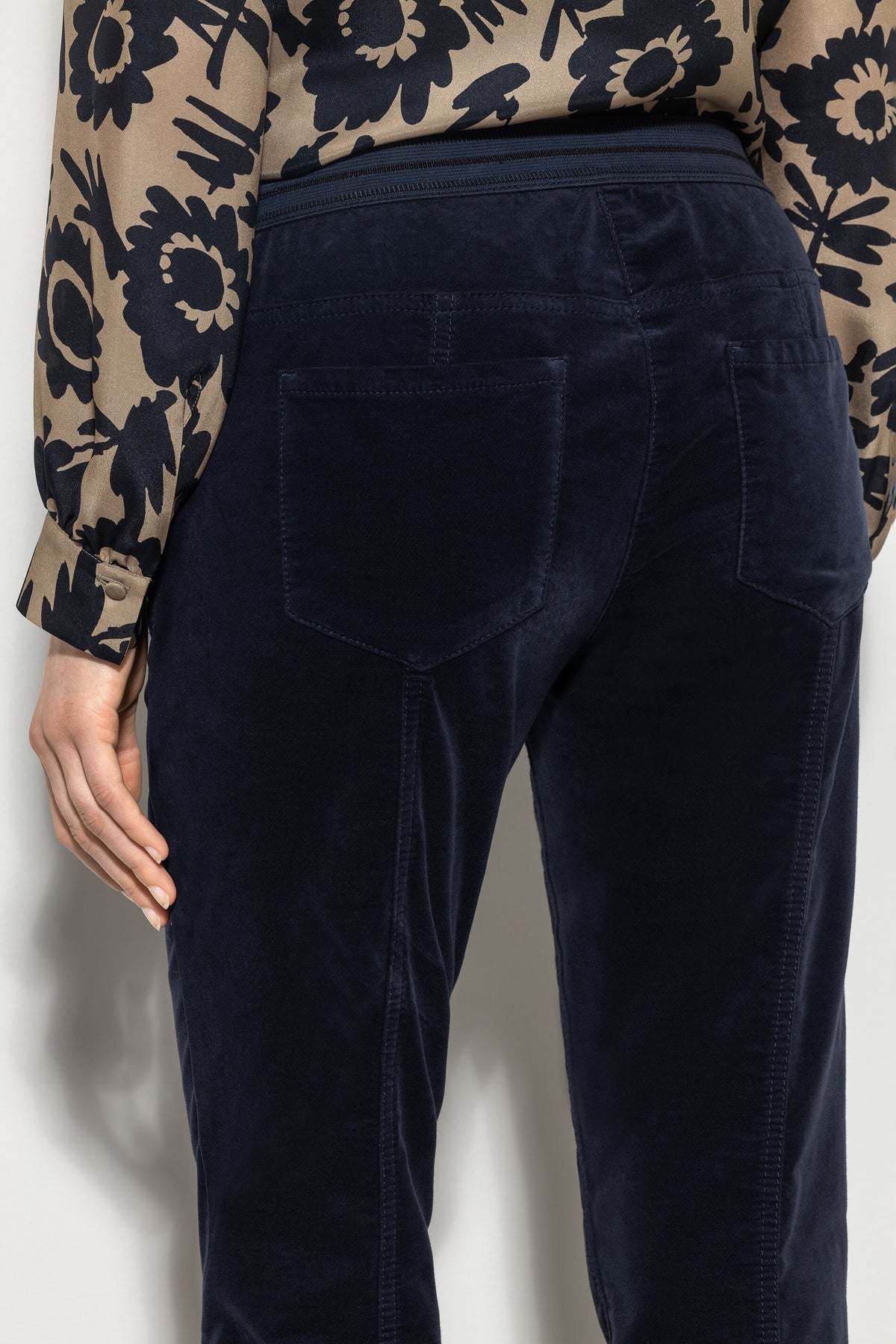 High-Stretch-Velvet-Pants - midnight blue - Standard | Model Detail