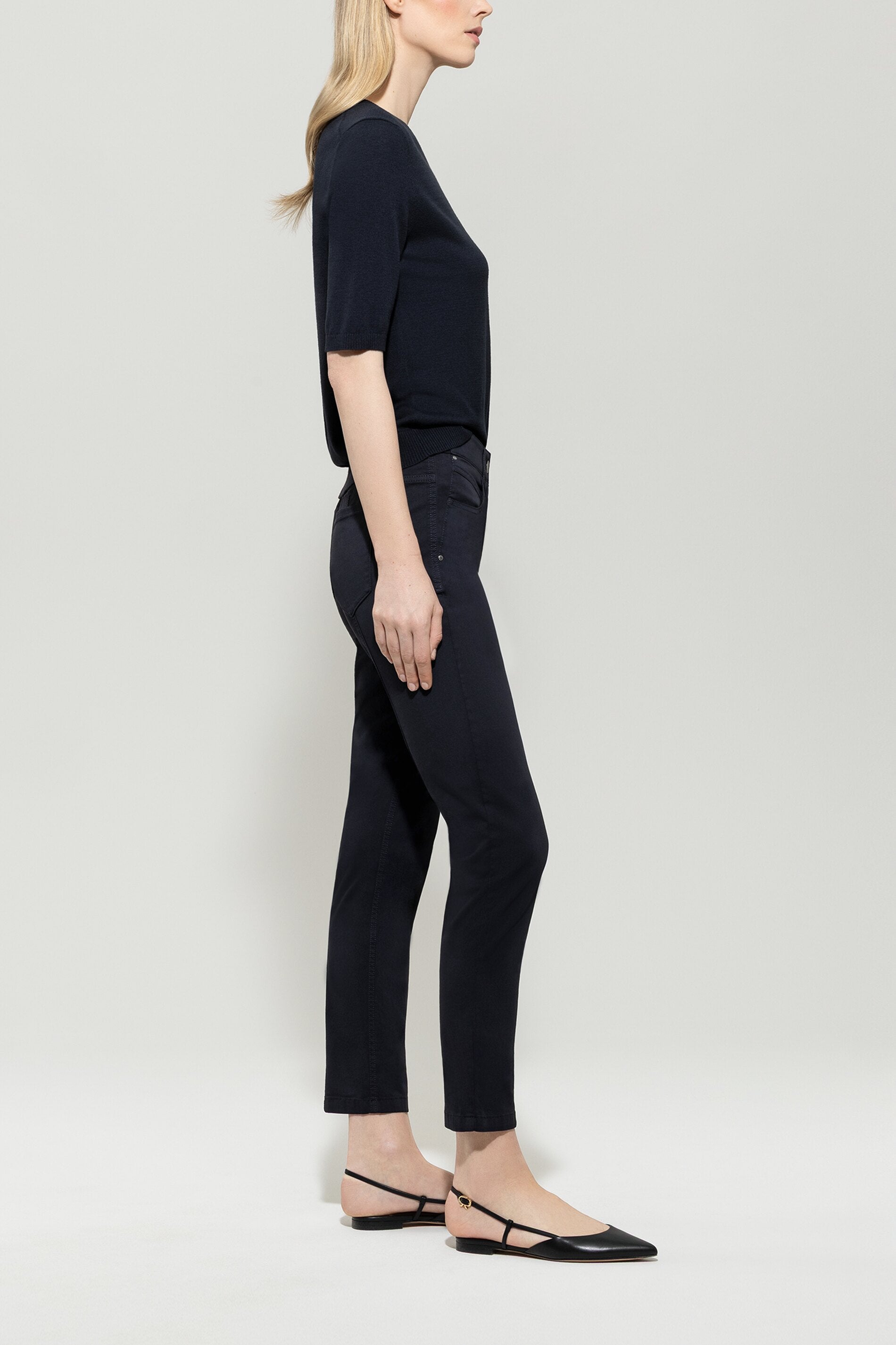 High-Stretch-Skinny-Denim – dark blue - Standard | Model Seite