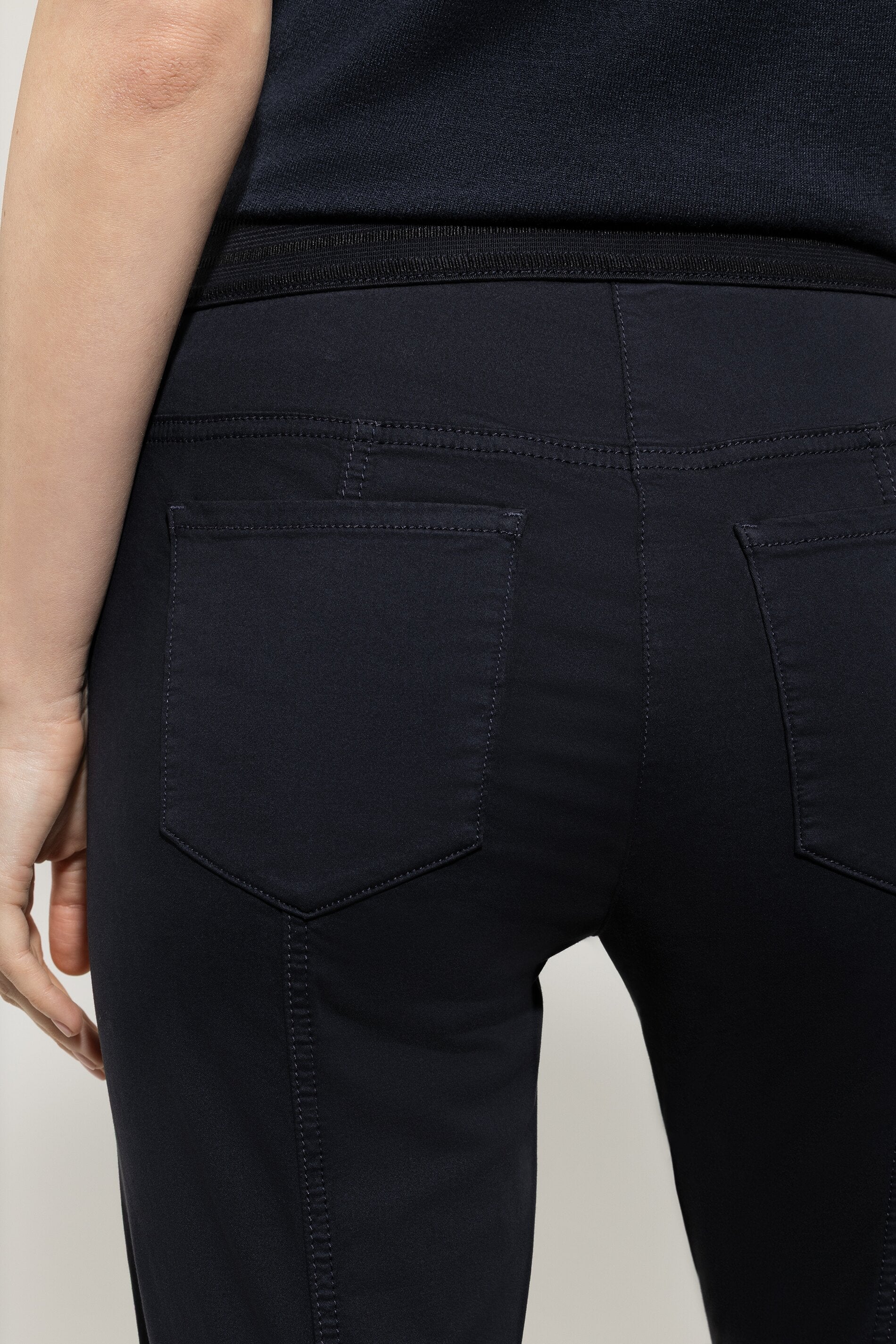 High-Stretch-Skinny-Denim – dark blue - Standard | Model Detail