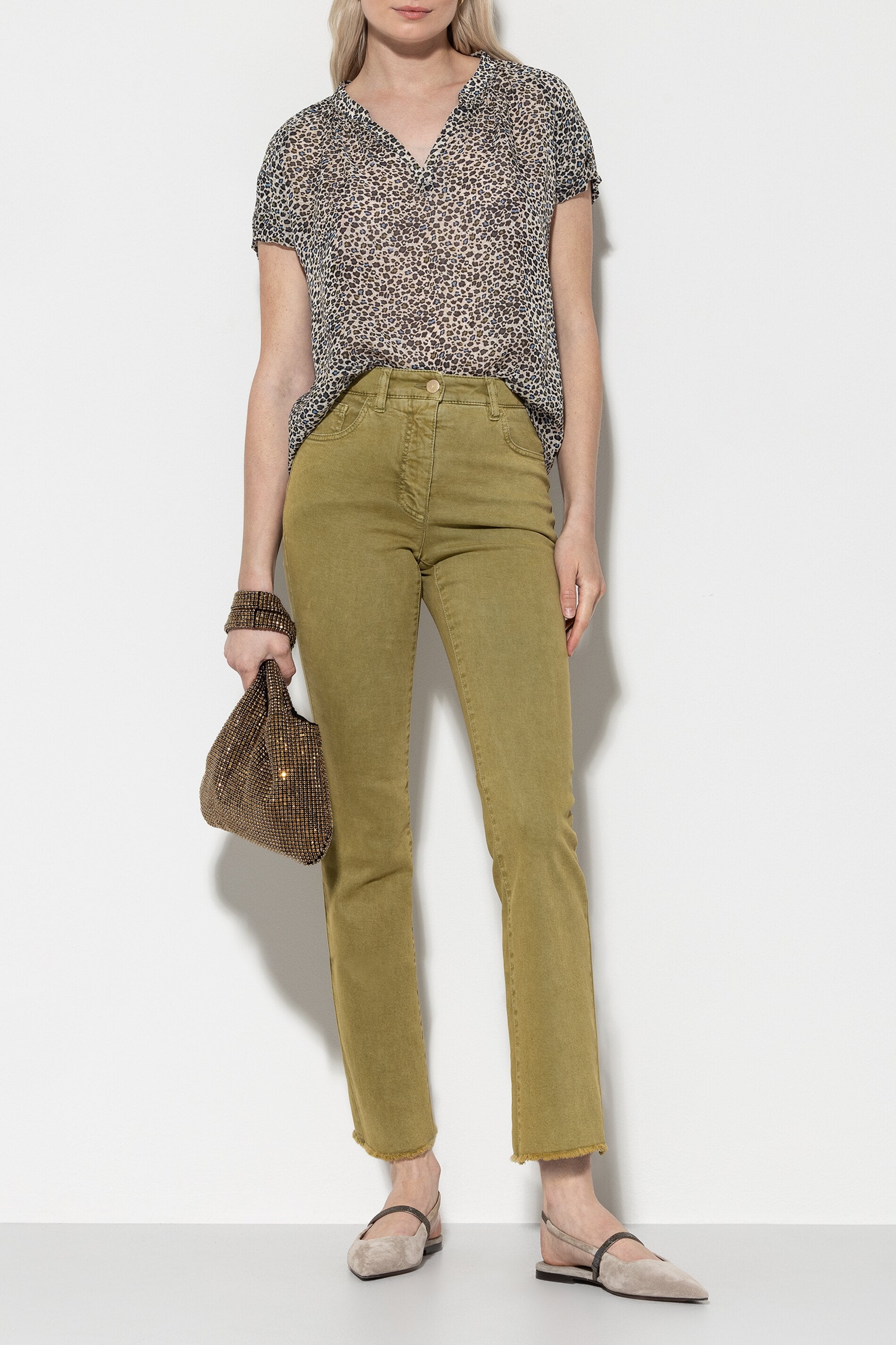 Authentic-Twill-Denim - moss green - ohne Motiv | Model Front