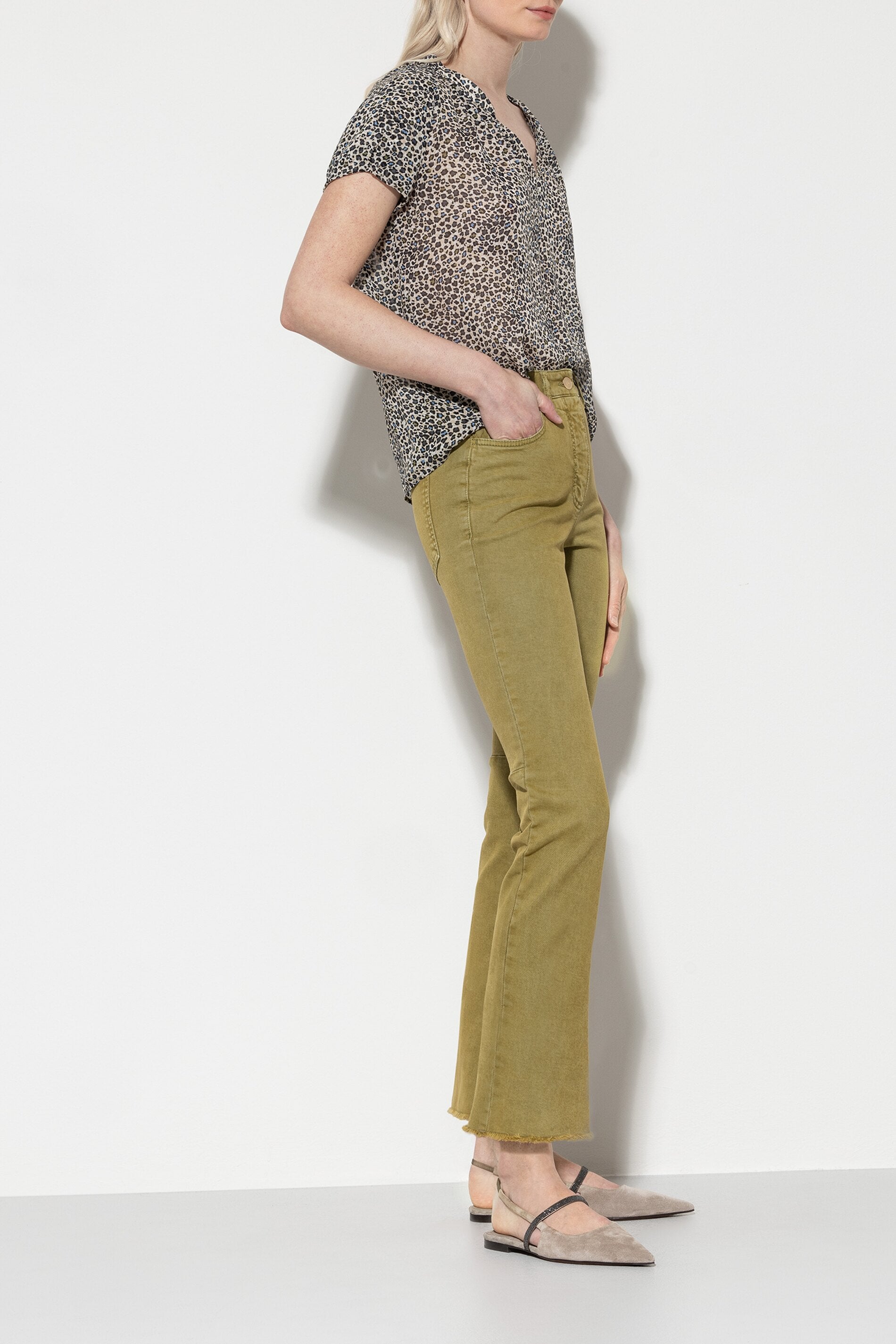 Authentic-Twill-Denim - moss green - ohne Motiv | Model Seite