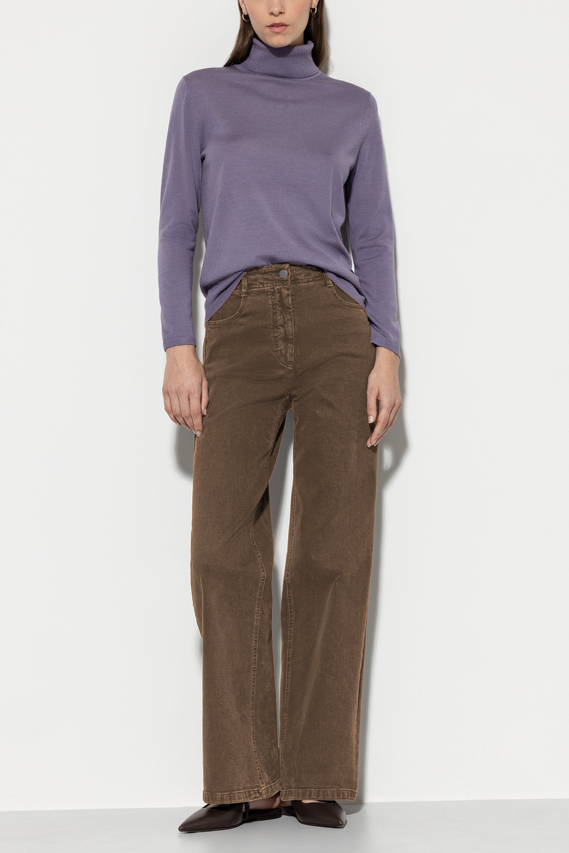 Authentic-Twill-Denim - tobacco - Standard | Model Front