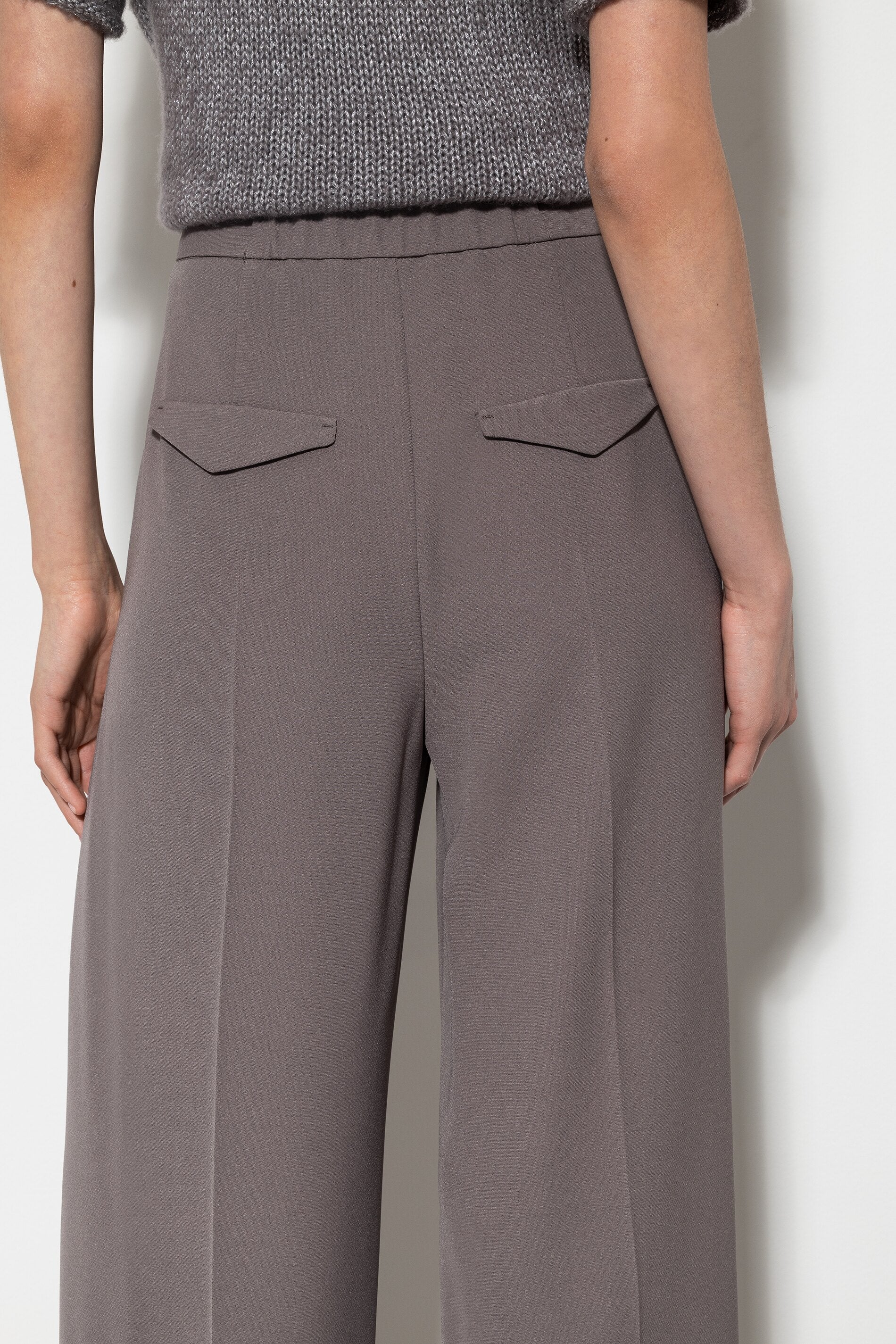 Wideleg-Pants mit Bundfalten - taupe - Standard | Model Detail