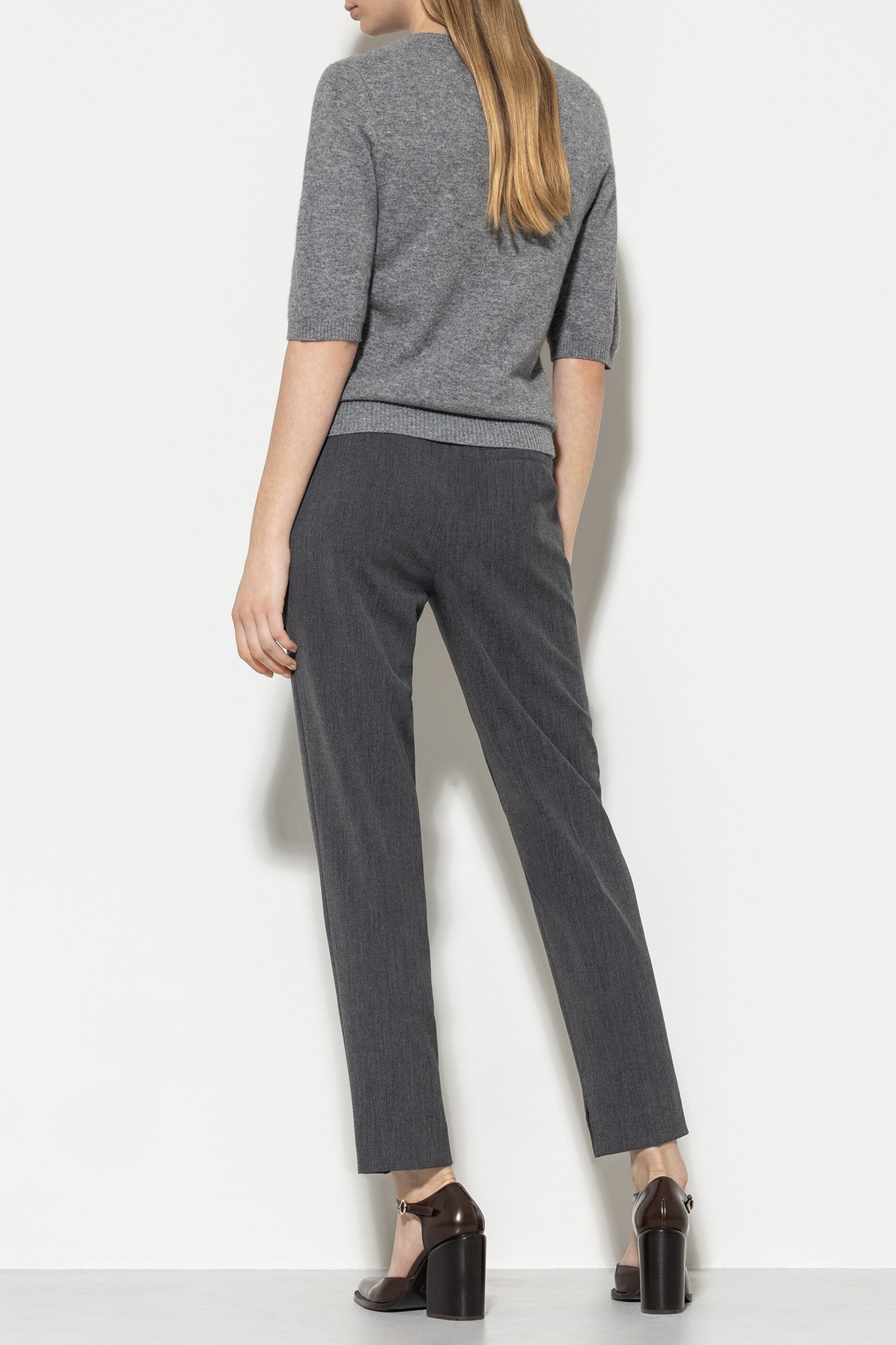 Tapered-Pants aus Kaschmir-Mix - dark grey melange - Standard | Model Rück