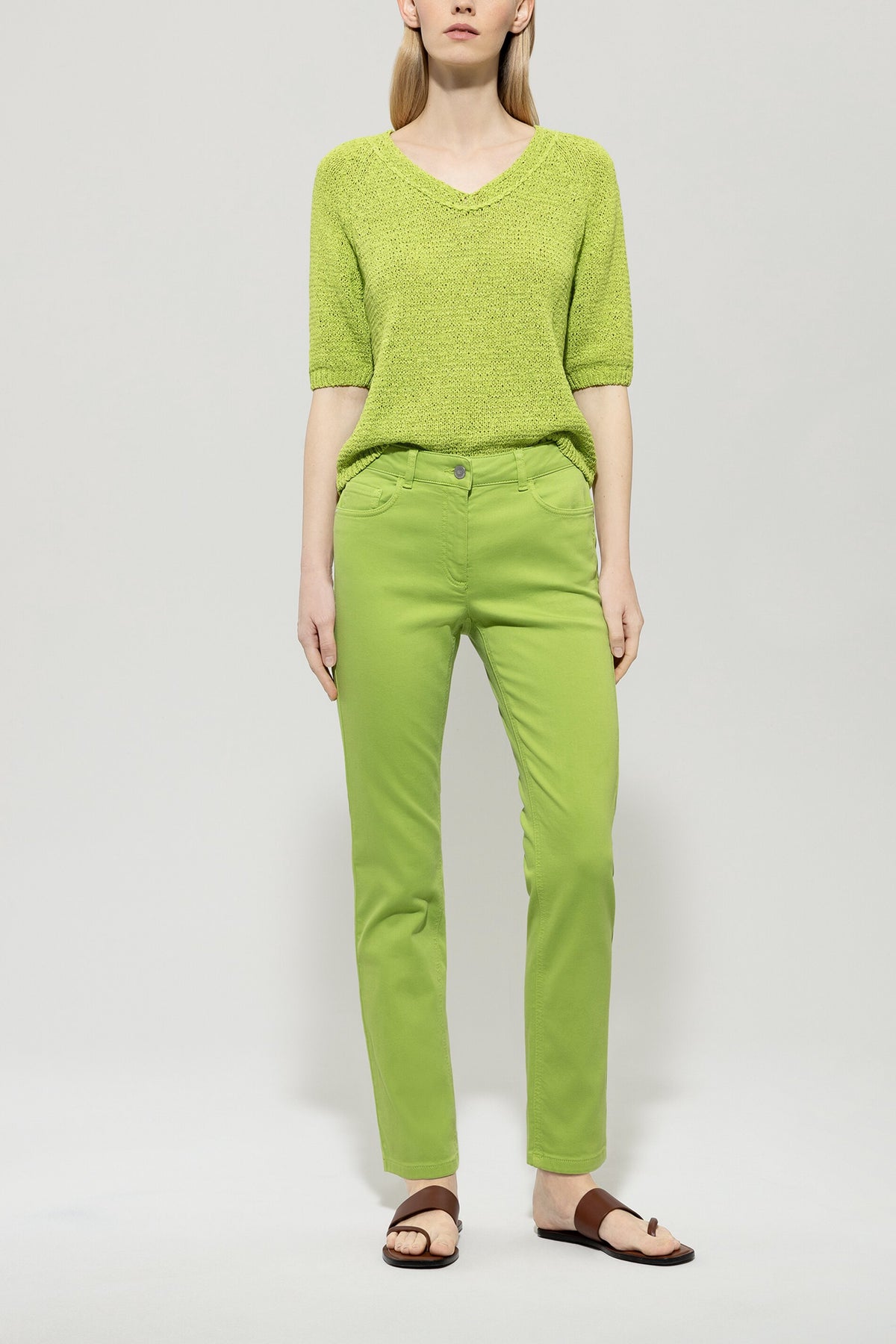 Twill-Colour-Denim - pea green - Standard | Model Front