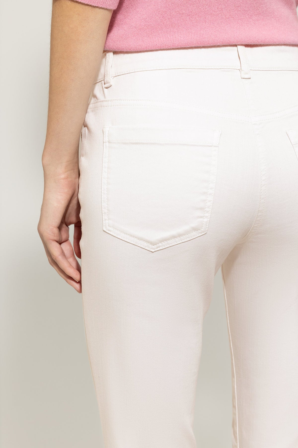 Twill-Colour-Denim - light cream - Standard | Model Detail