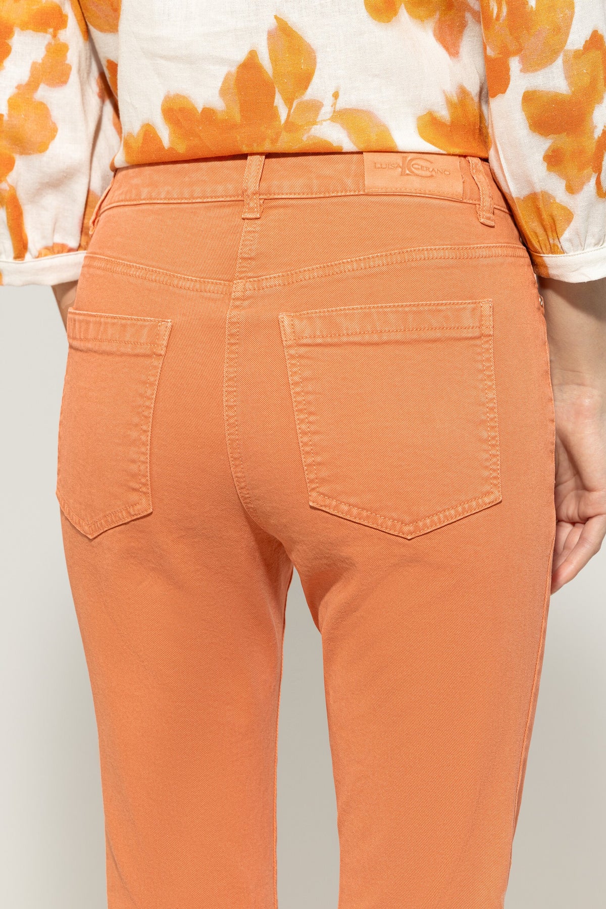 Authentic-Babyflare-Denim - peachy orange - ohne Motiv | Model Detail