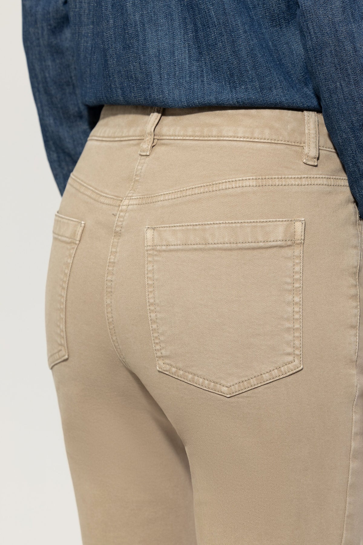 Authentic-Babyflare-Denim - sandy beige - ohne Motiv | Model Detail