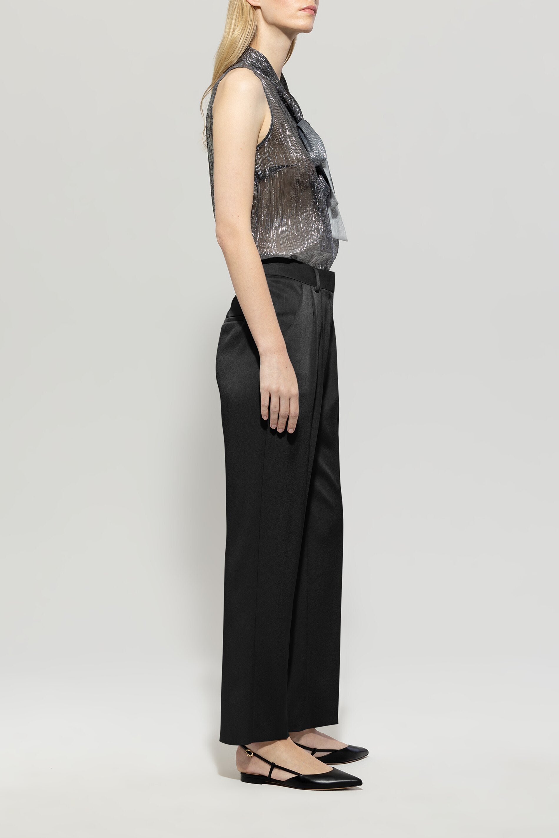 Satin-Tapered-Pants - deep black - Standard | Model Seite