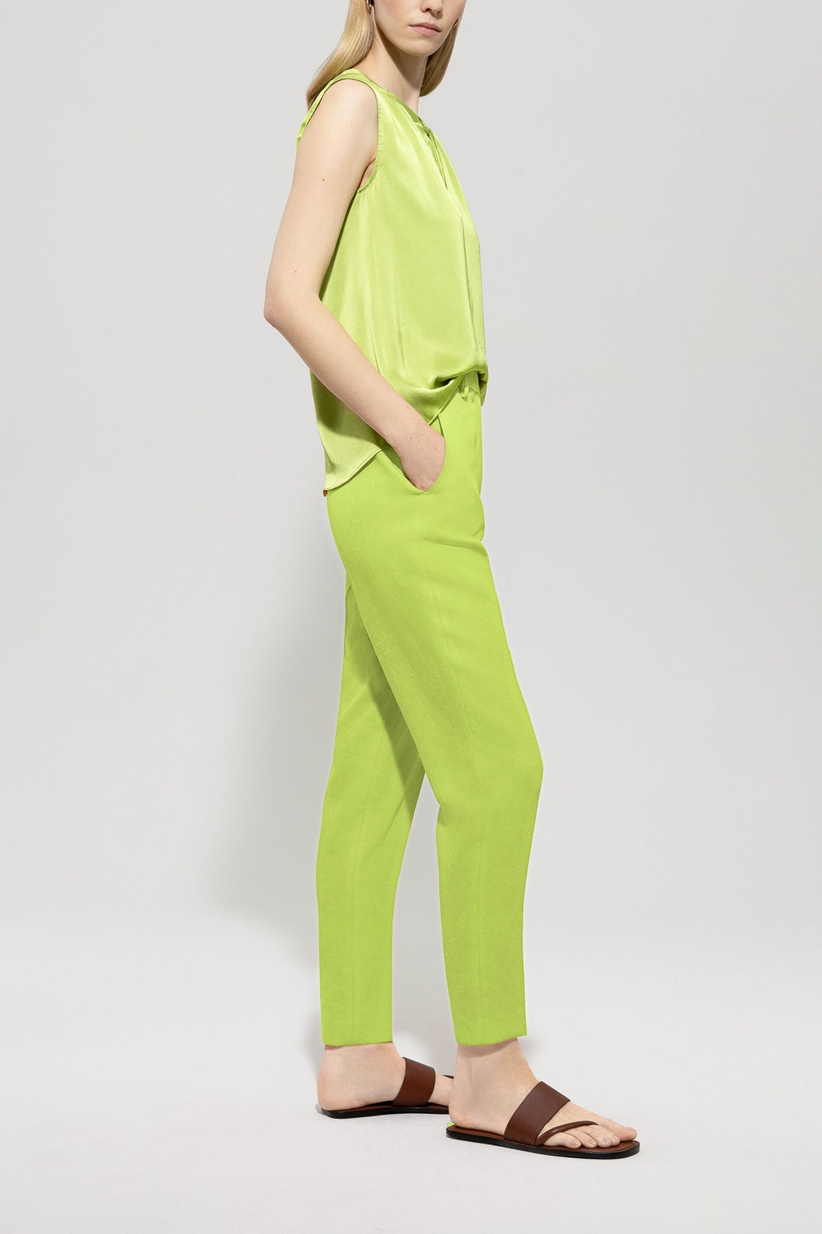 Tailored-Pants aus Leinen-Mix - pea green - Standard | Model Seite