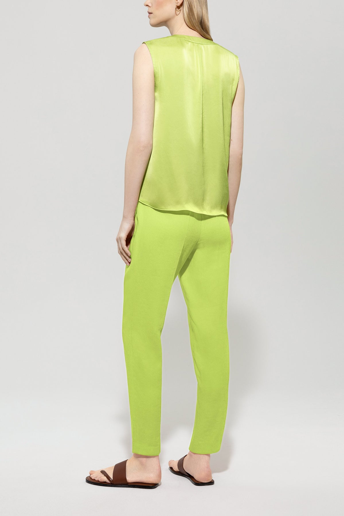 Tailored-Pants aus Leinen-Mix - pea green - Standard | Model Rück