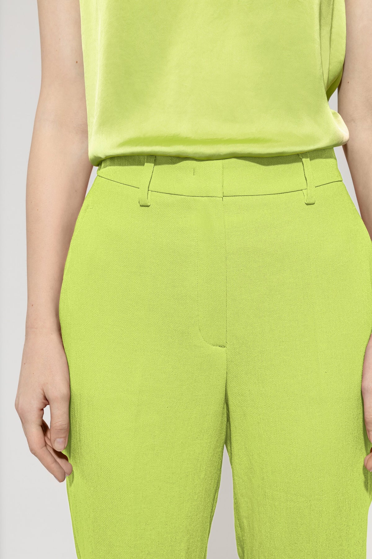 Tailored-Pants aus Leinen-Mix - pea green - Standard | Model Detail
