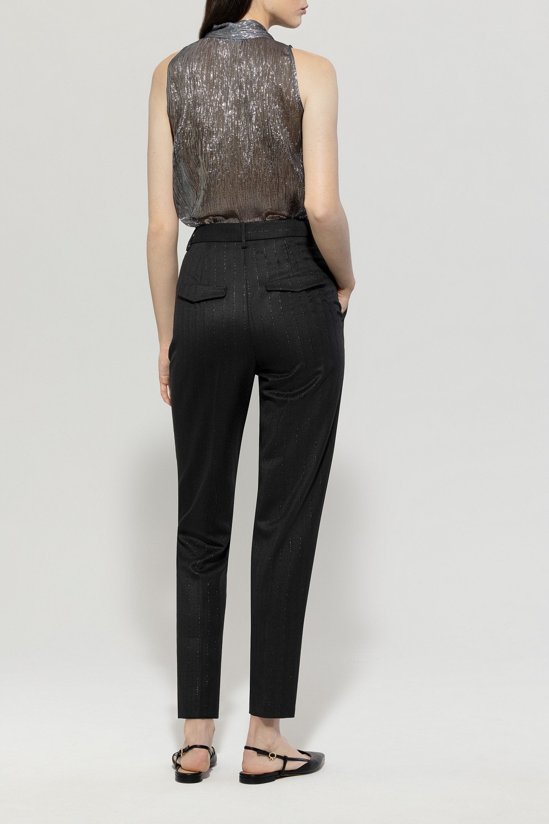 Tapered mit Nadelstreifen - deep black - Standard | Model Rück