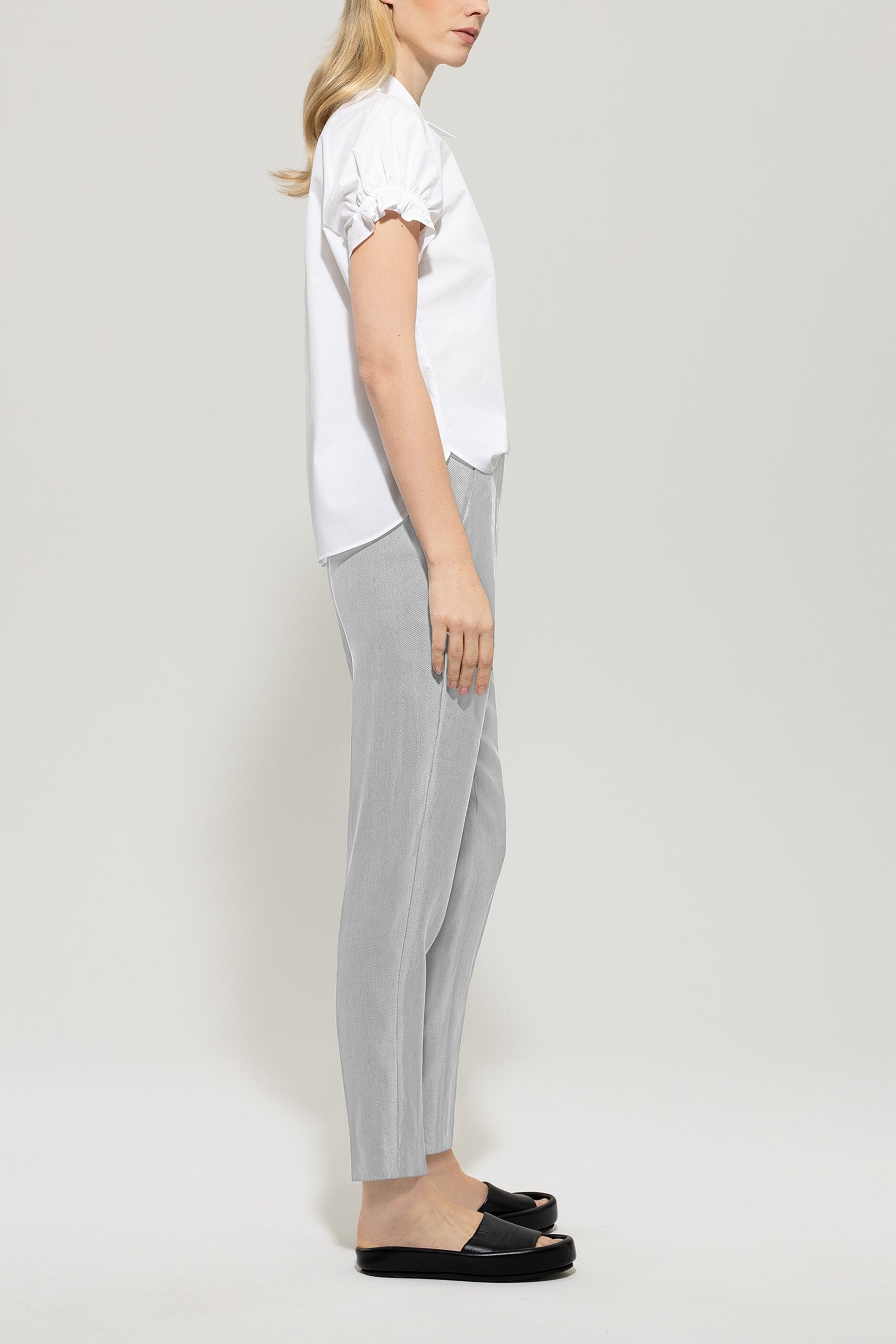 Gabardine-Slim-Tailored-Pants - silver grey - Standard | Model Seite